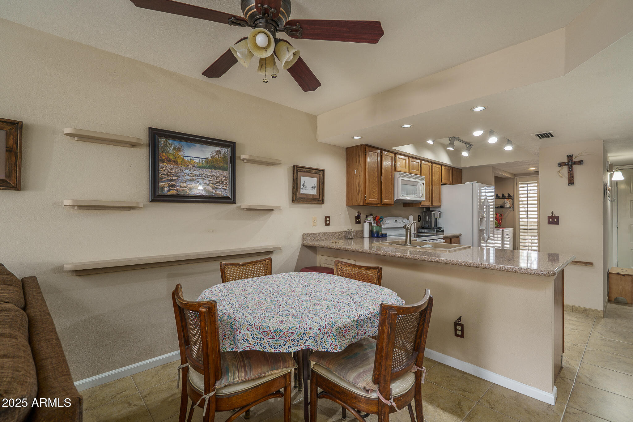 8651 E ROYAL PALM Road 206