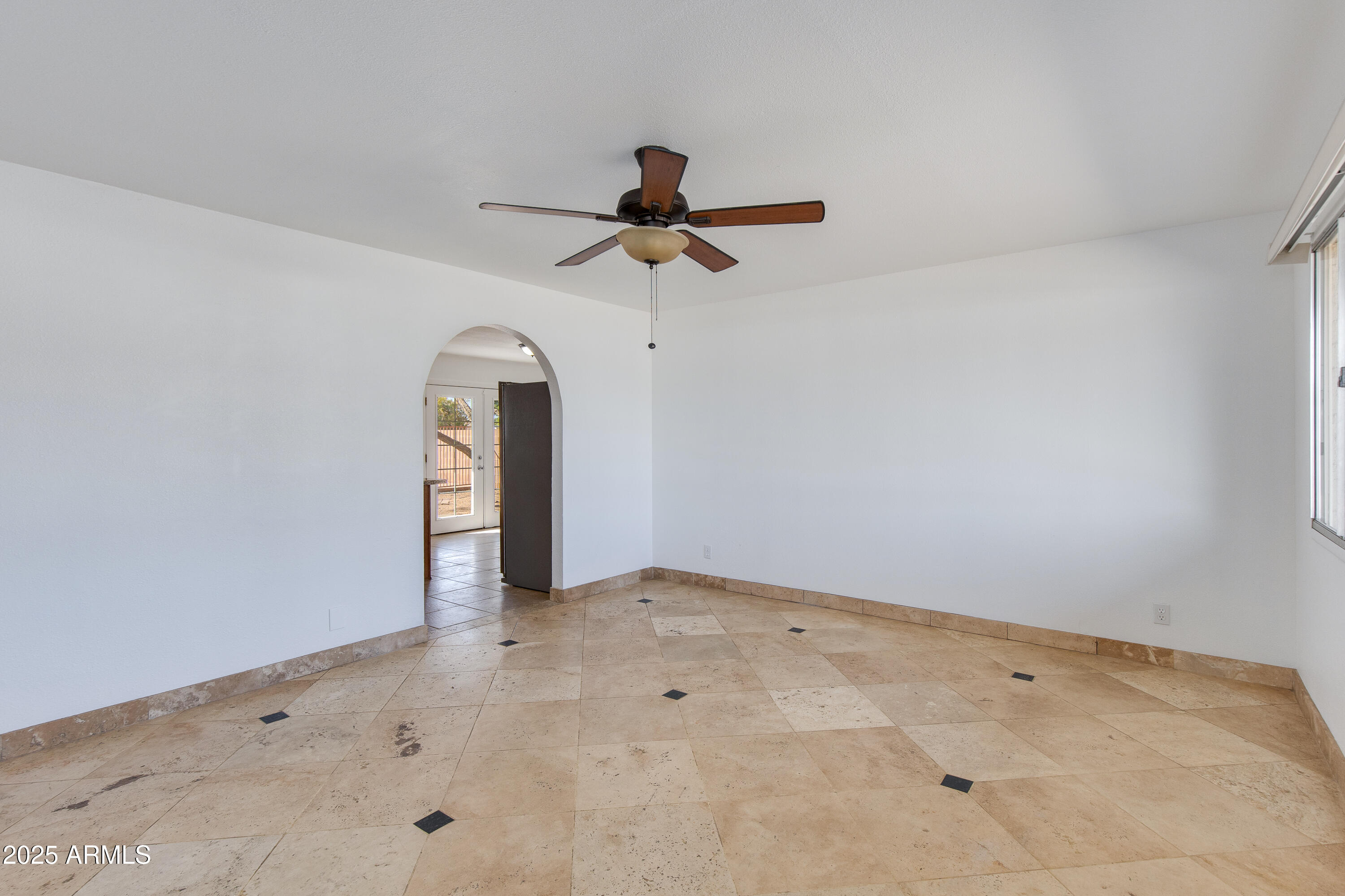2515 E KAREN Drive