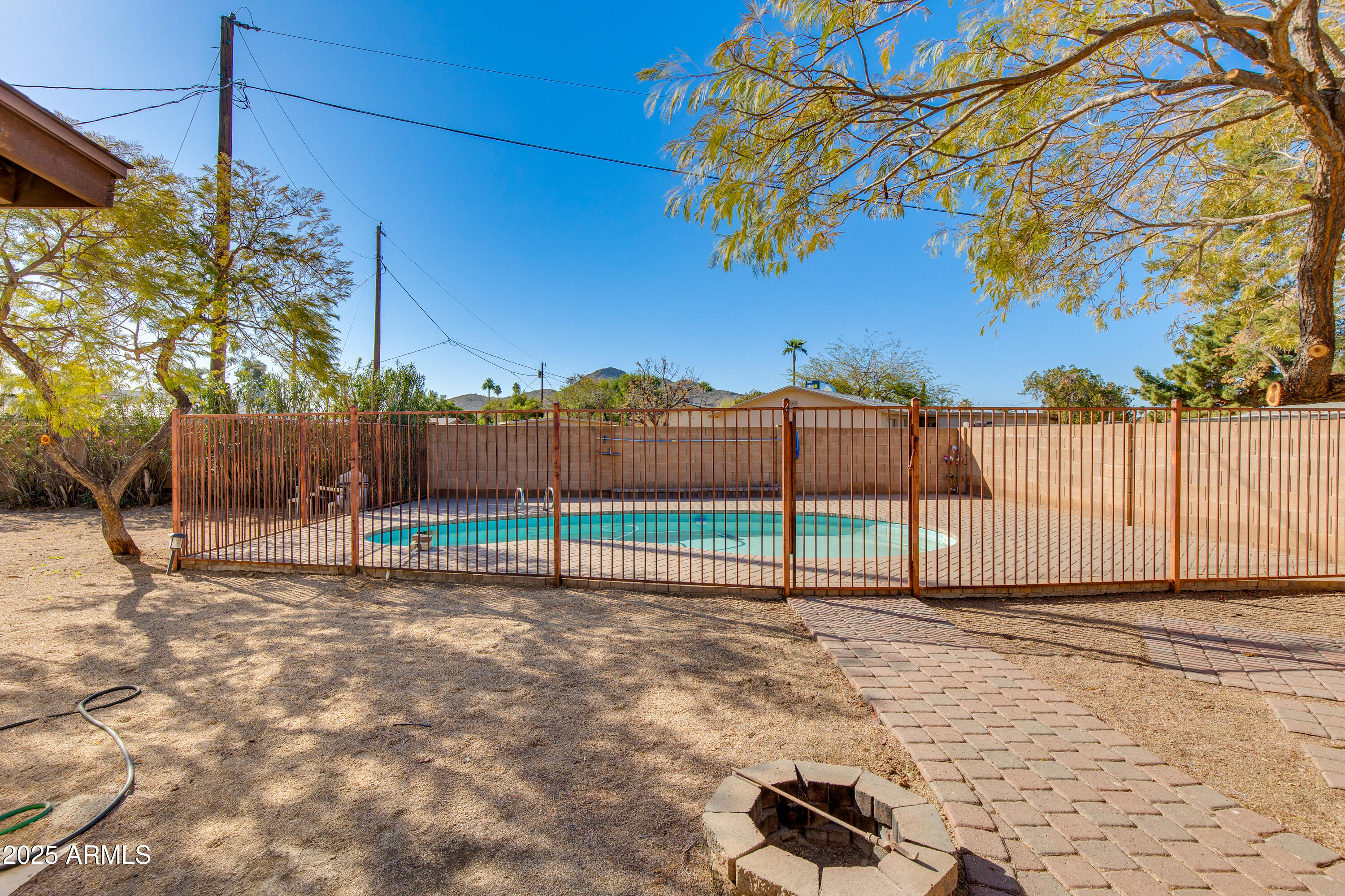 2515 E KAREN Drive