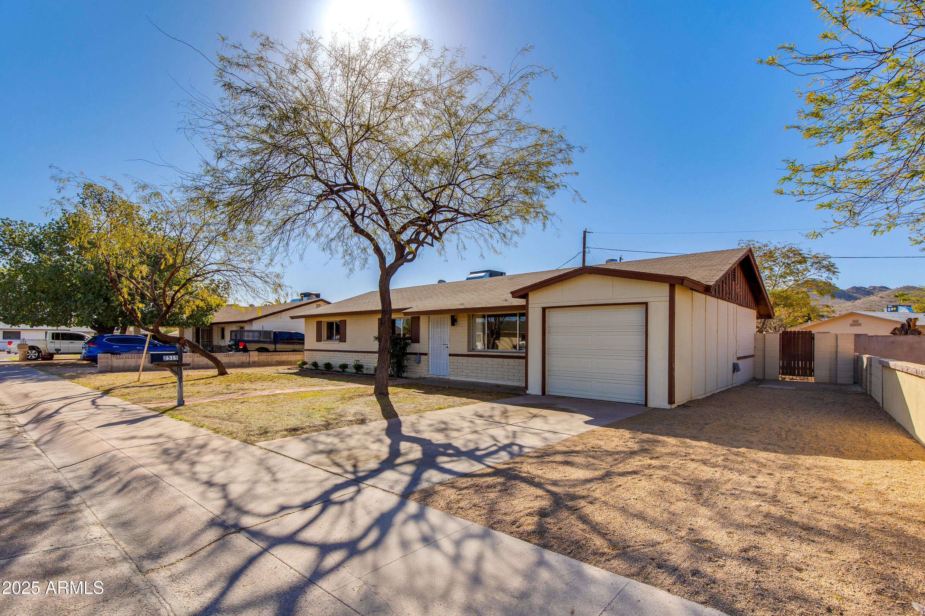 2515 E KAREN Drive