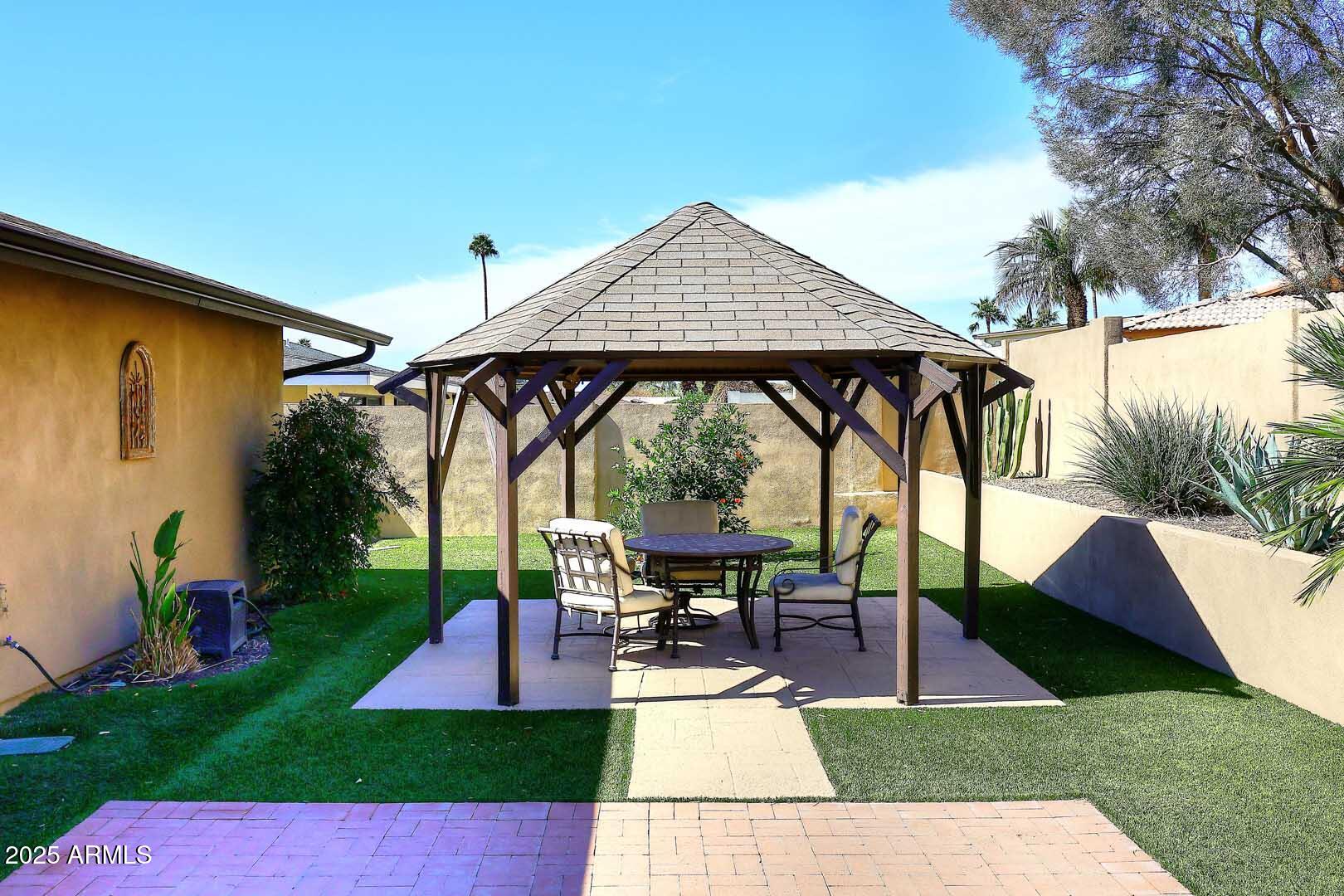 1920 E MANZANITA Drive