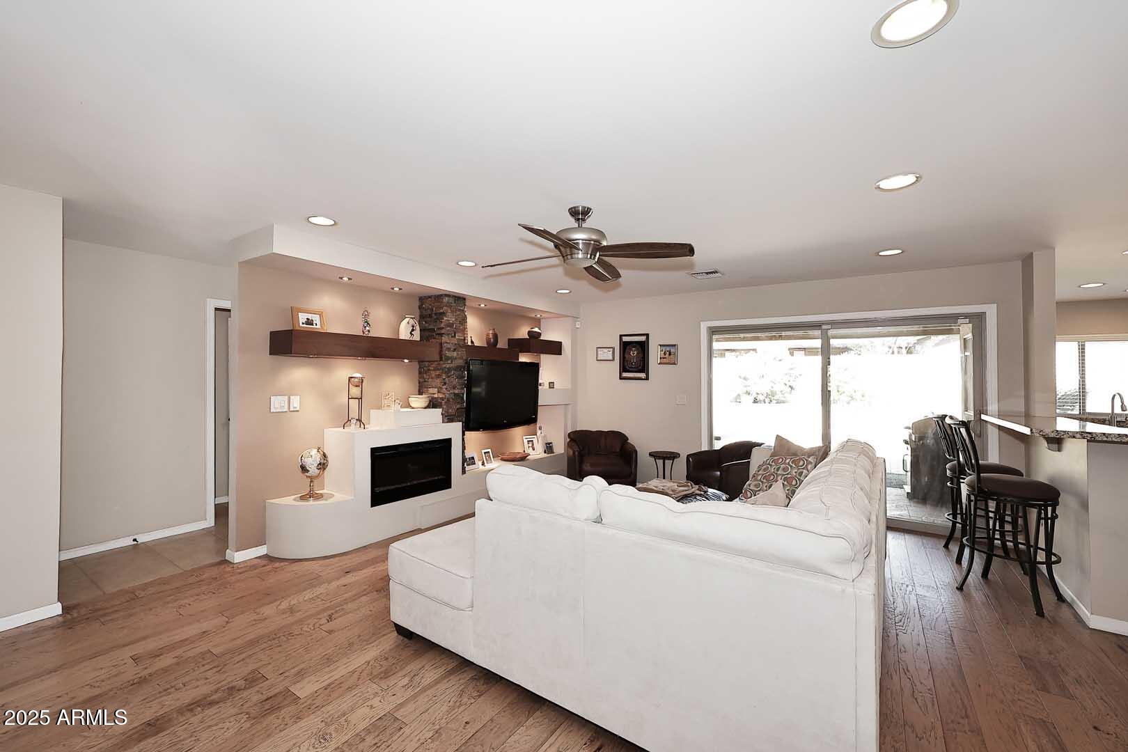 1920 E MANZANITA Drive