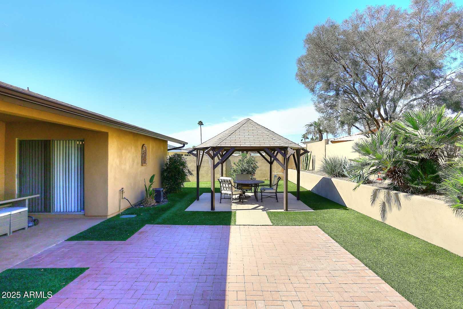 1920 E MANZANITA Drive