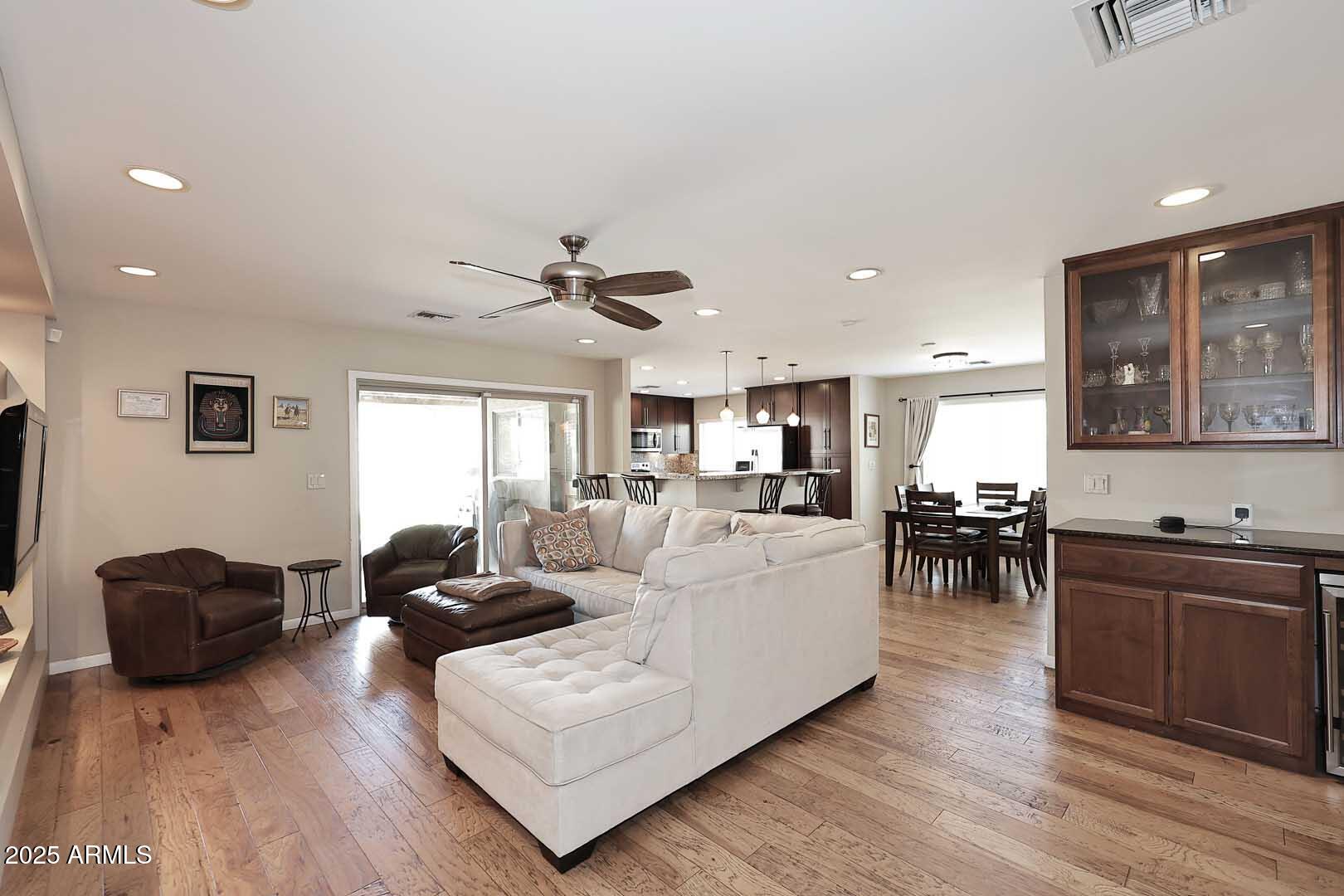 1920 E MANZANITA Drive
