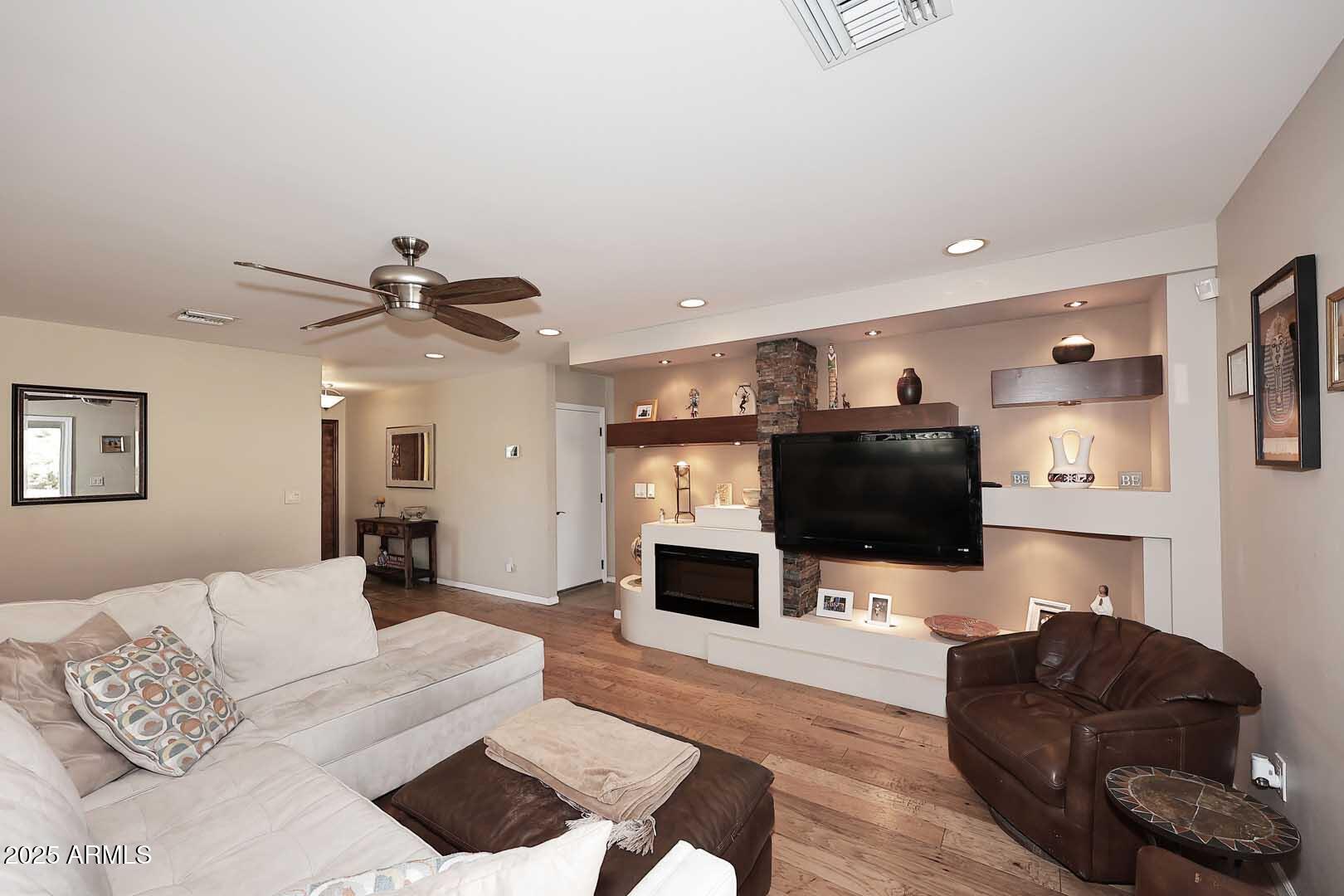 1920 E MANZANITA Drive