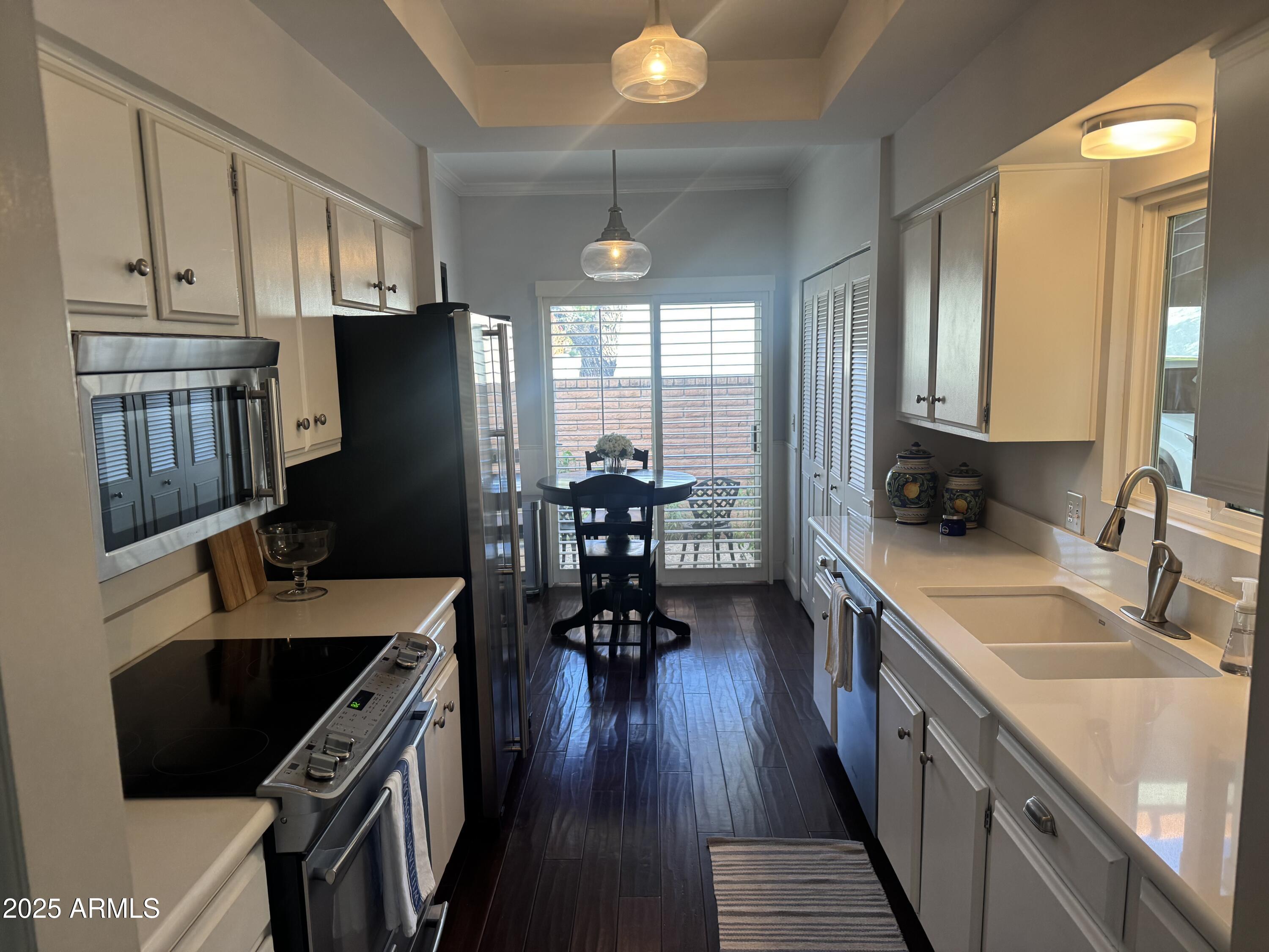 2905 E MONTECITO Avenue