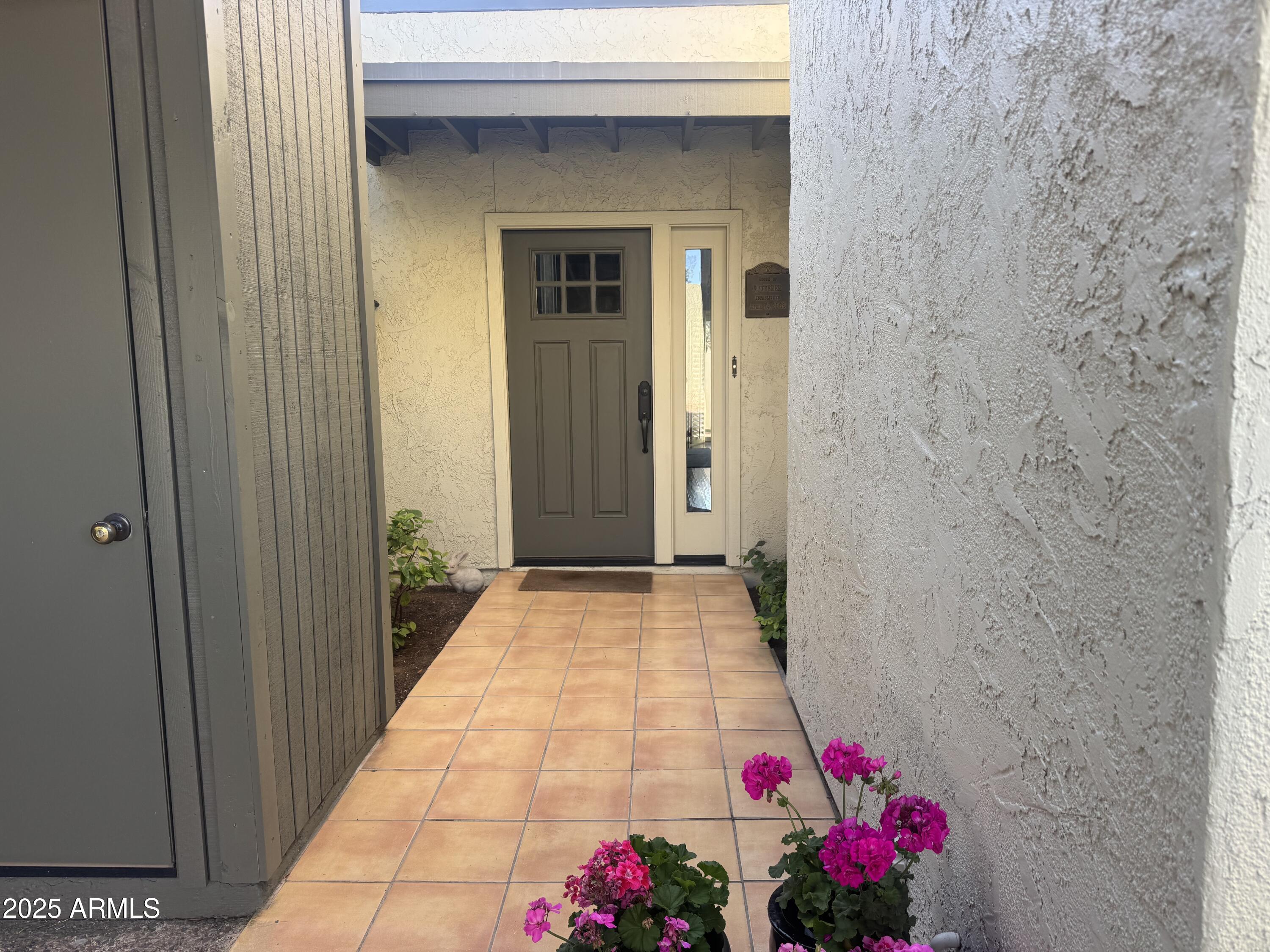 2905 E MONTECITO Avenue