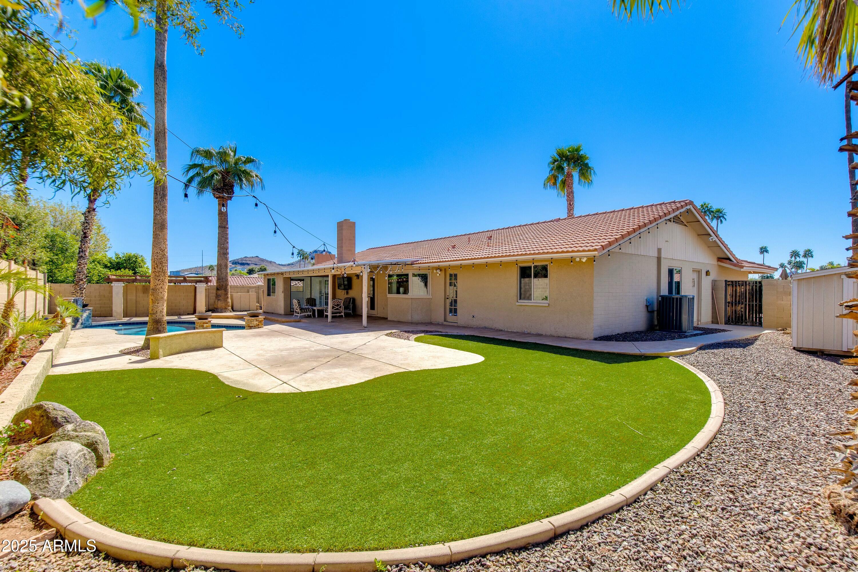 302 E CAROL ANN Way