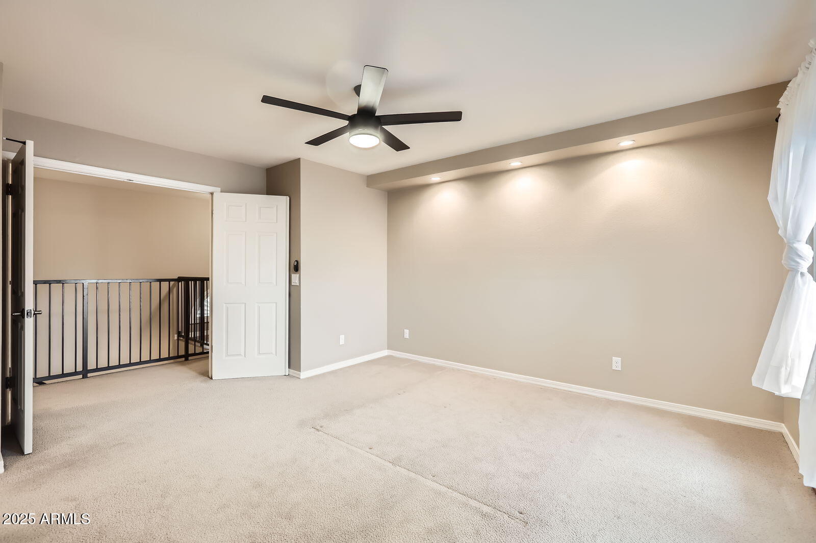 2142 E TURNEY Avenue 6