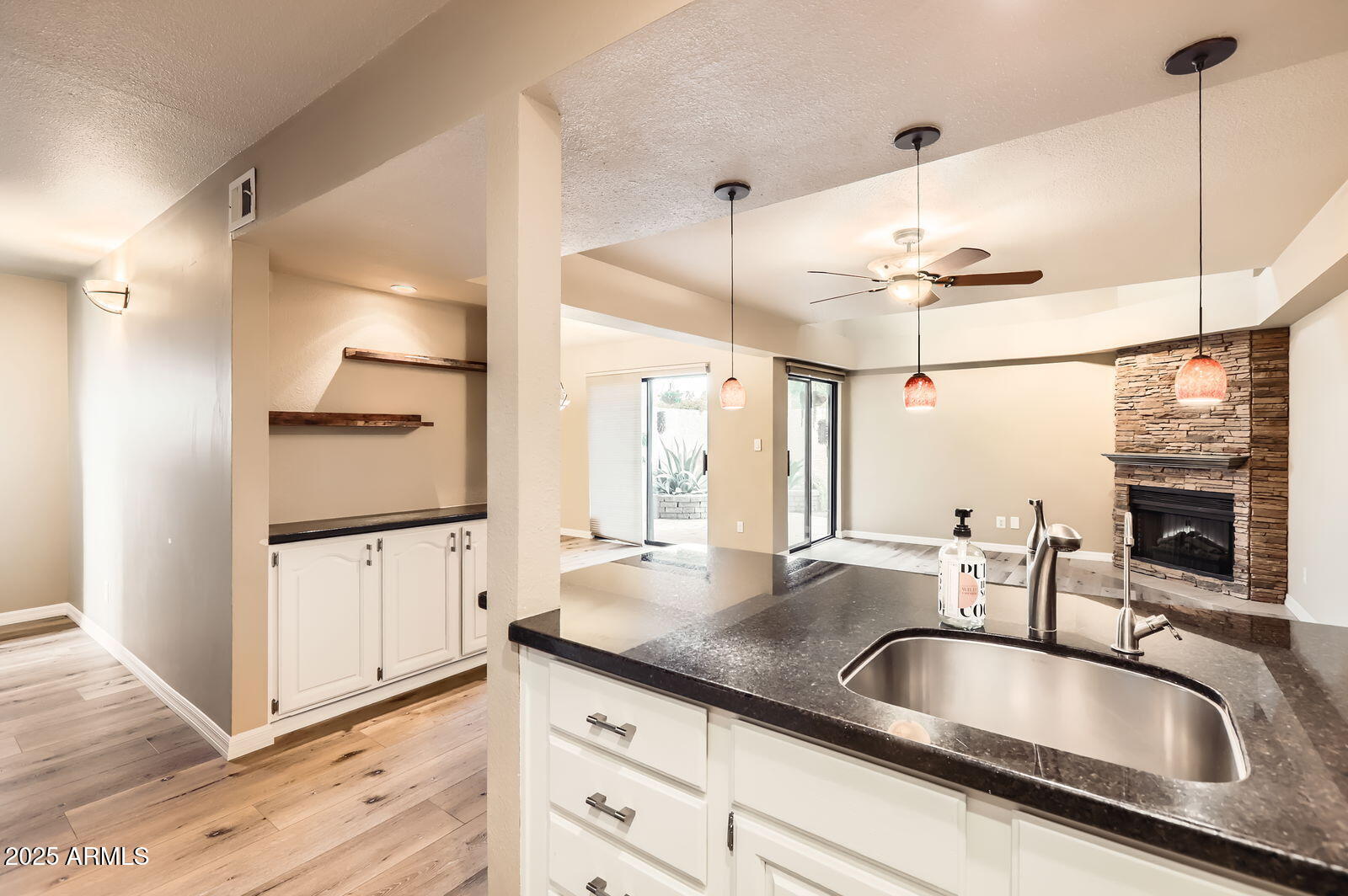 2142 E TURNEY Avenue 6