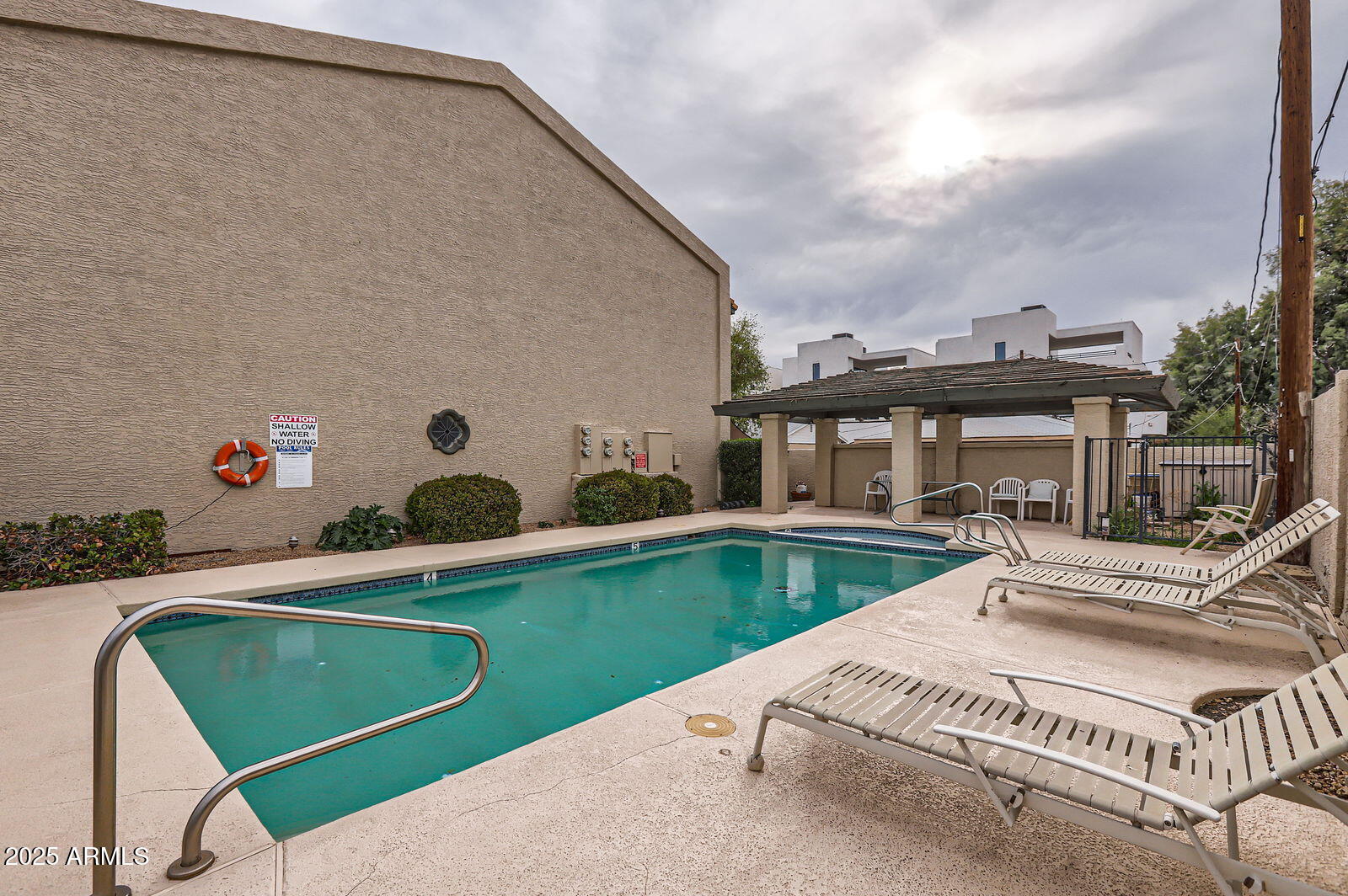 2142 E TURNEY Avenue 6