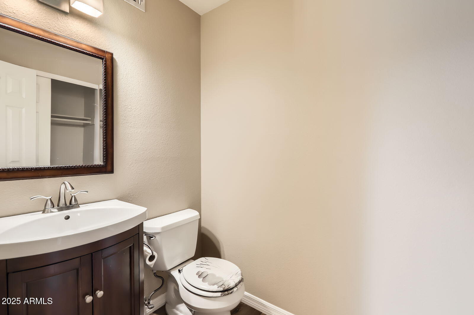 2142 E TURNEY Avenue 6