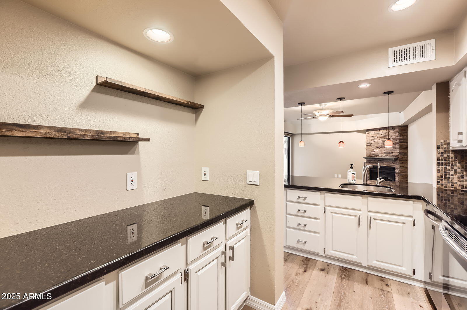 2142 E TURNEY Avenue 6