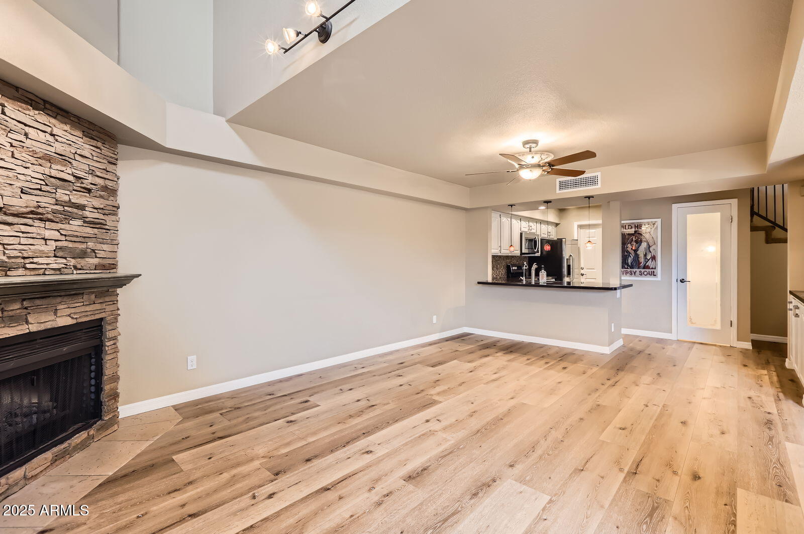 2142 E TURNEY Avenue 6