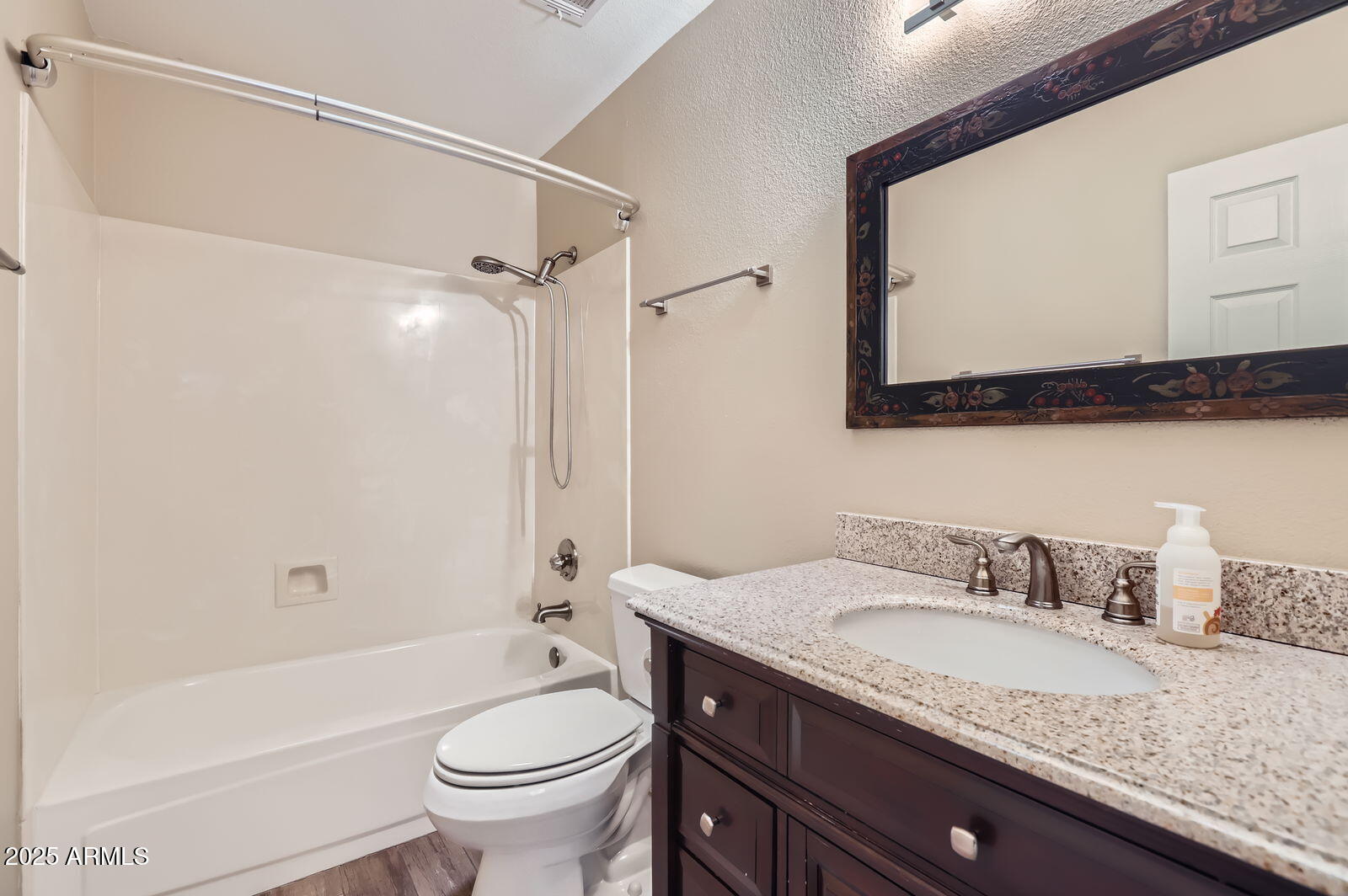 2142 E TURNEY Avenue 6