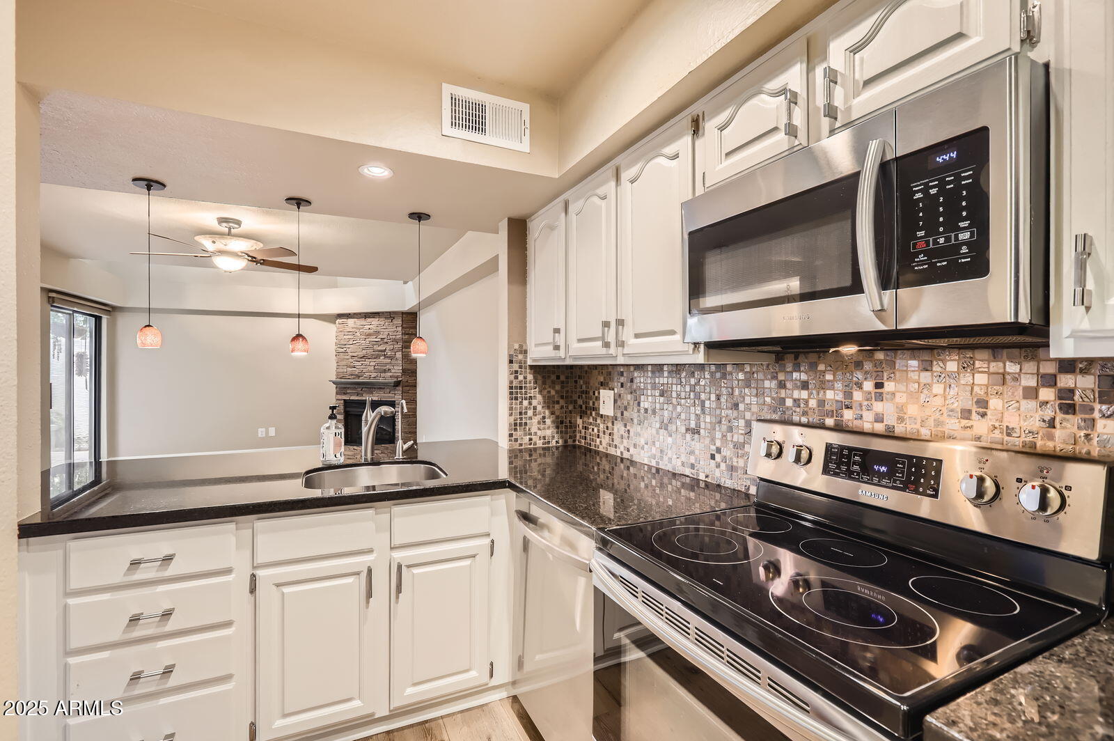 2142 E TURNEY Avenue 6