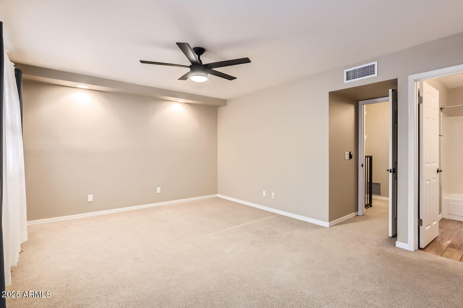 2142 E TURNEY Avenue 6