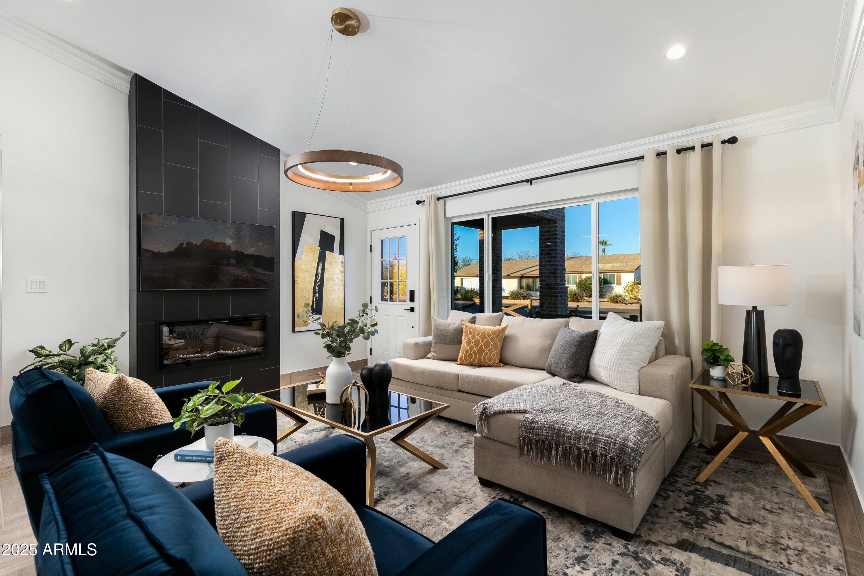 8233 E HUBBELL Street