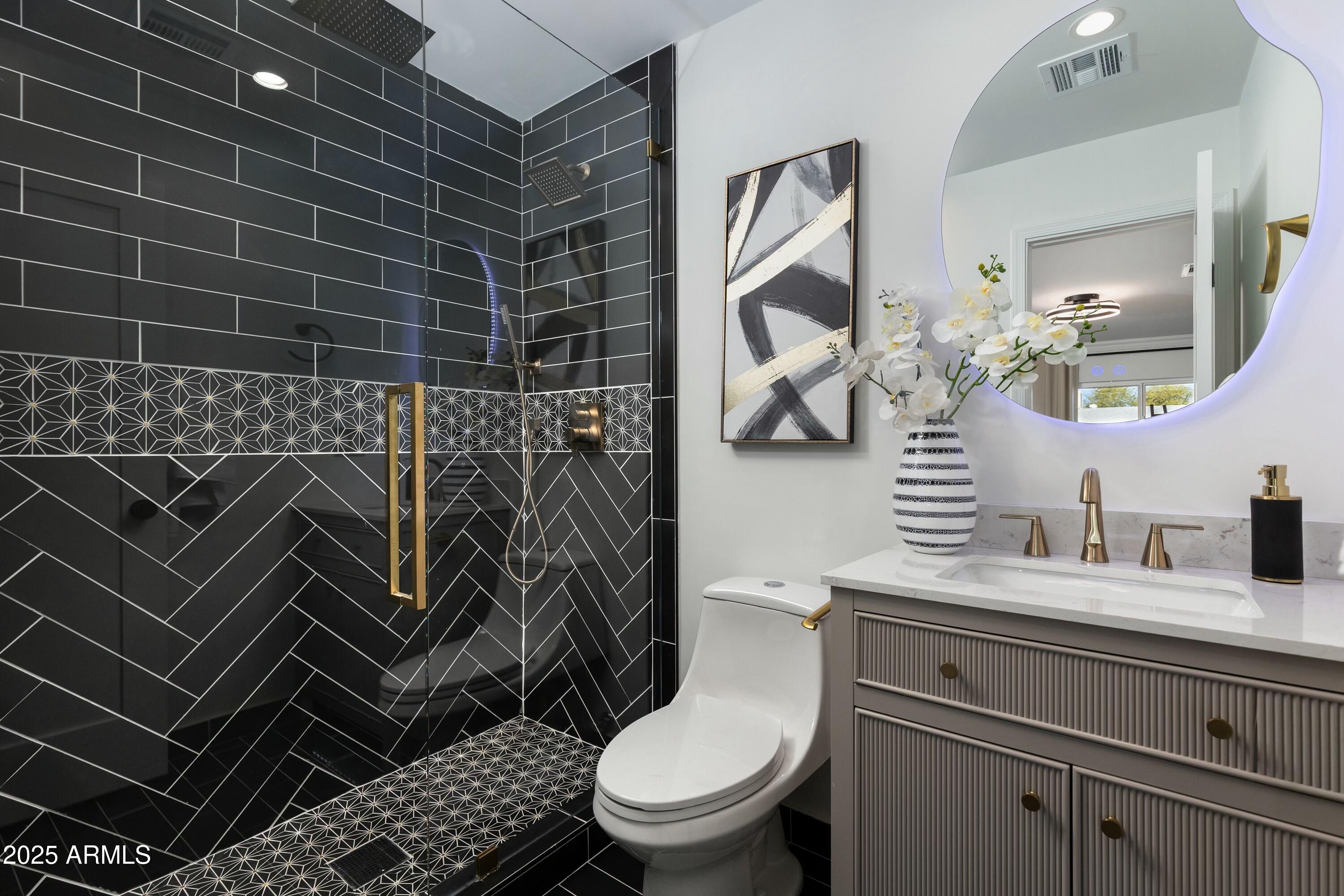 8233 E HUBBELL Street