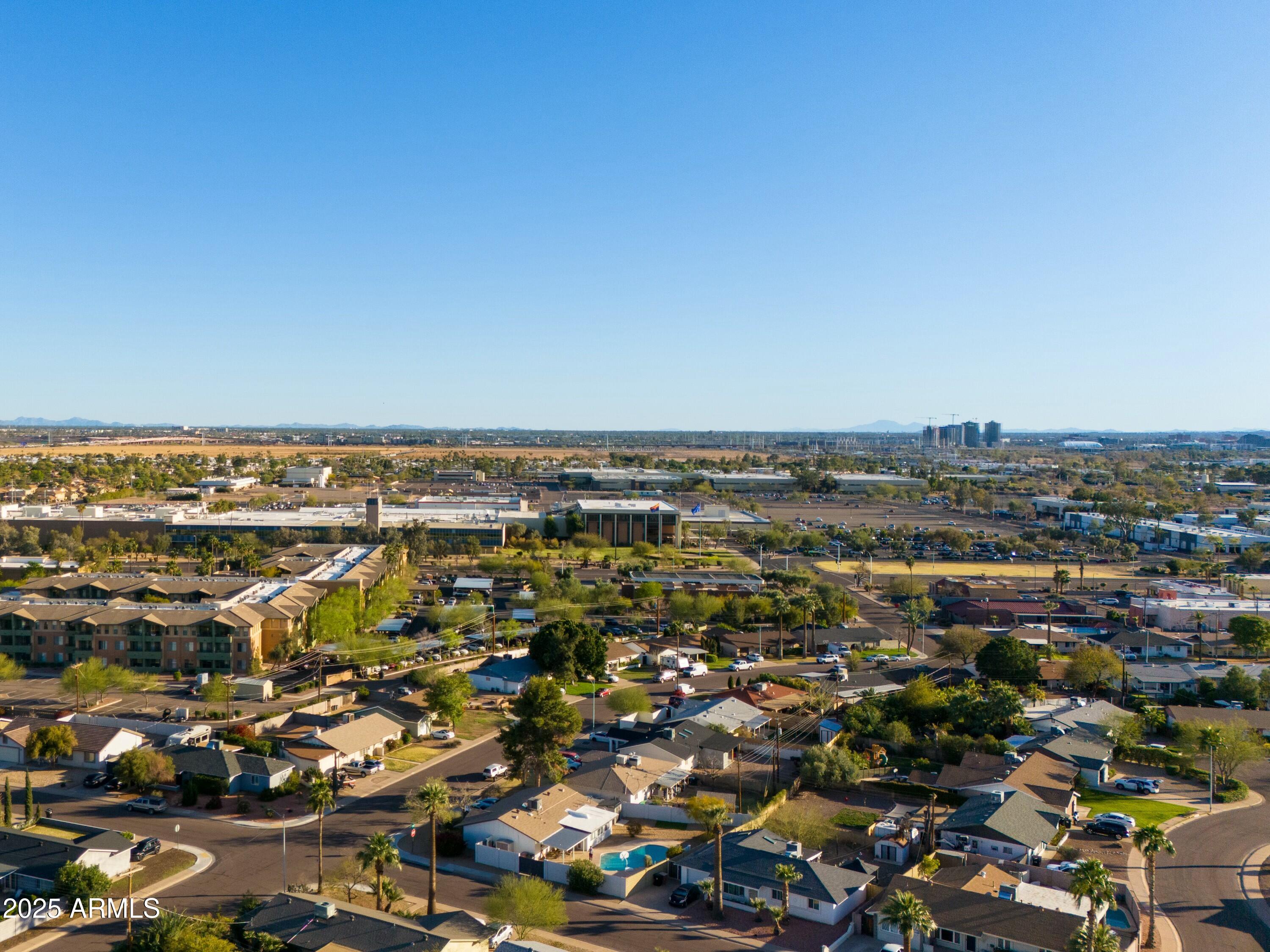 8233 E HUBBELL Street