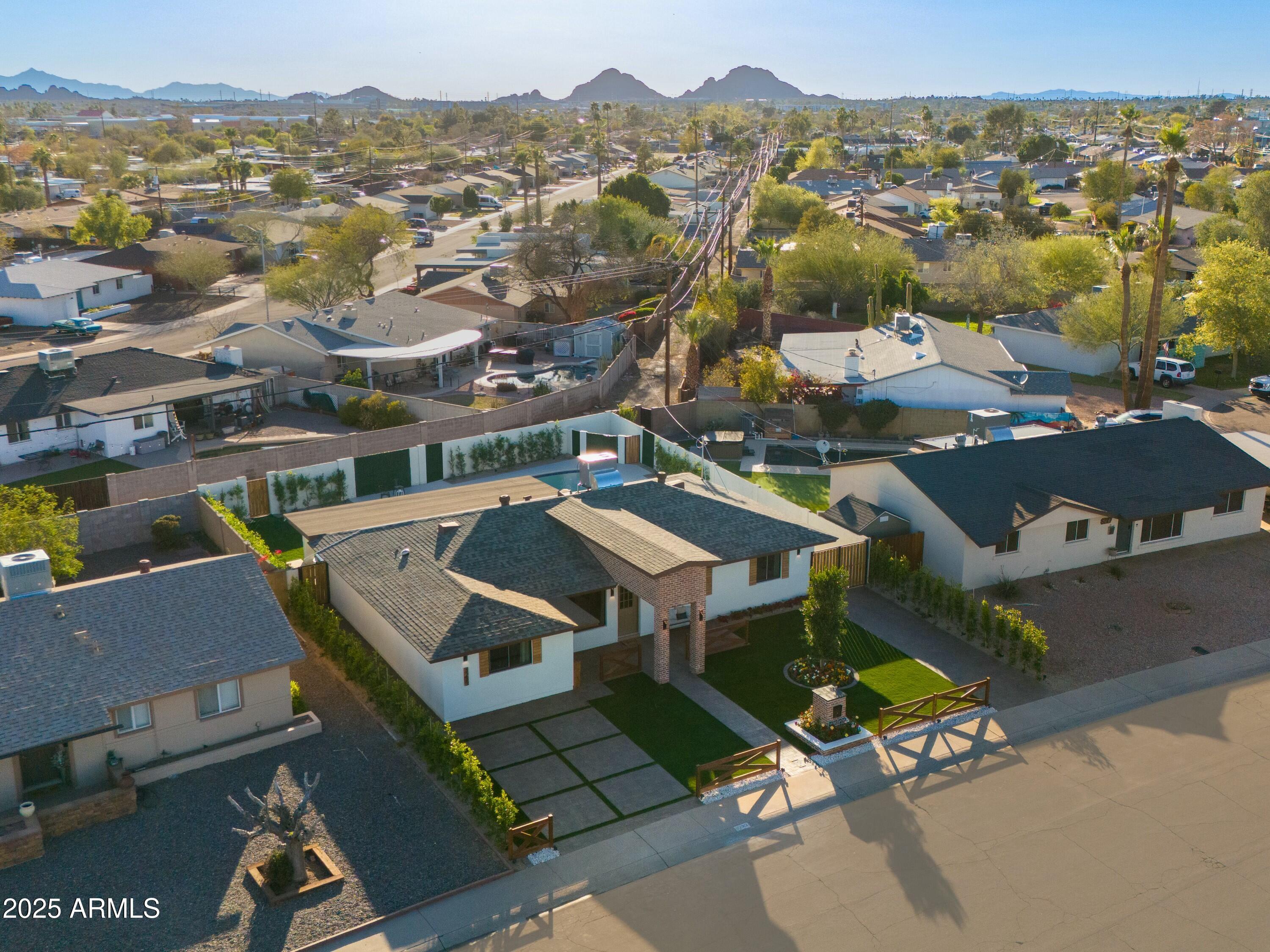 8233 E HUBBELL Street