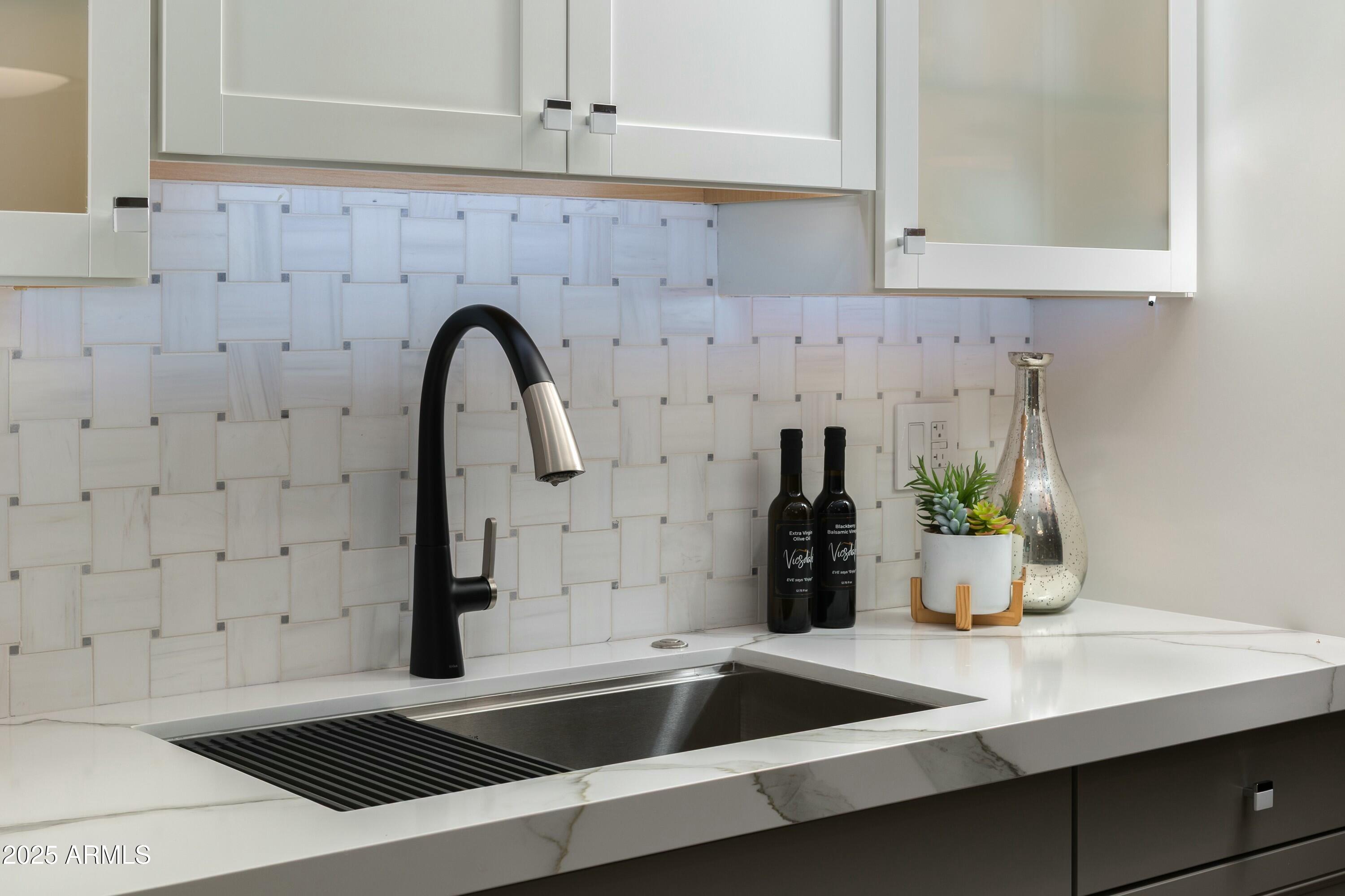 8233 E HUBBELL Street