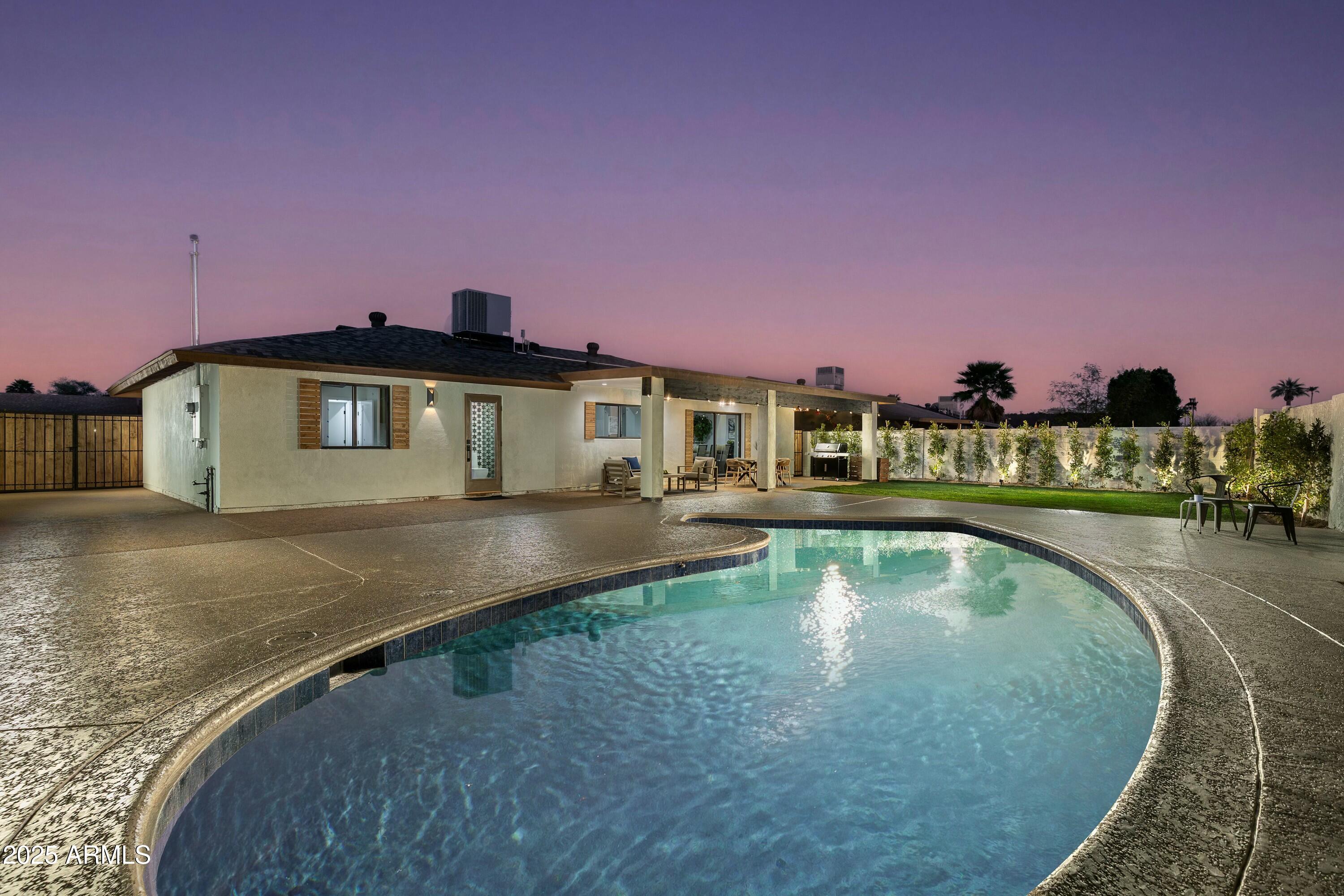 8233 E HUBBELL Street