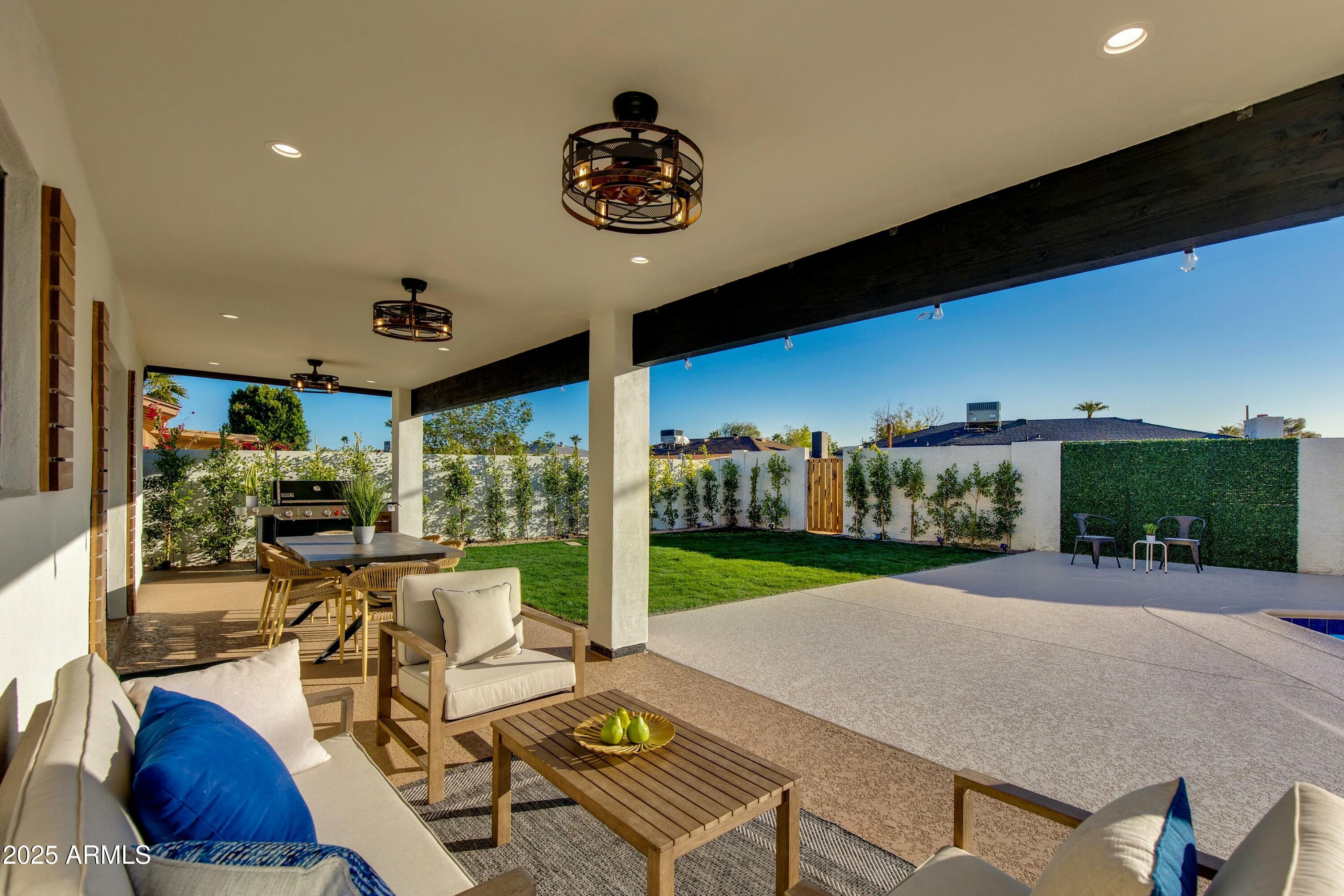 8233 E HUBBELL Street