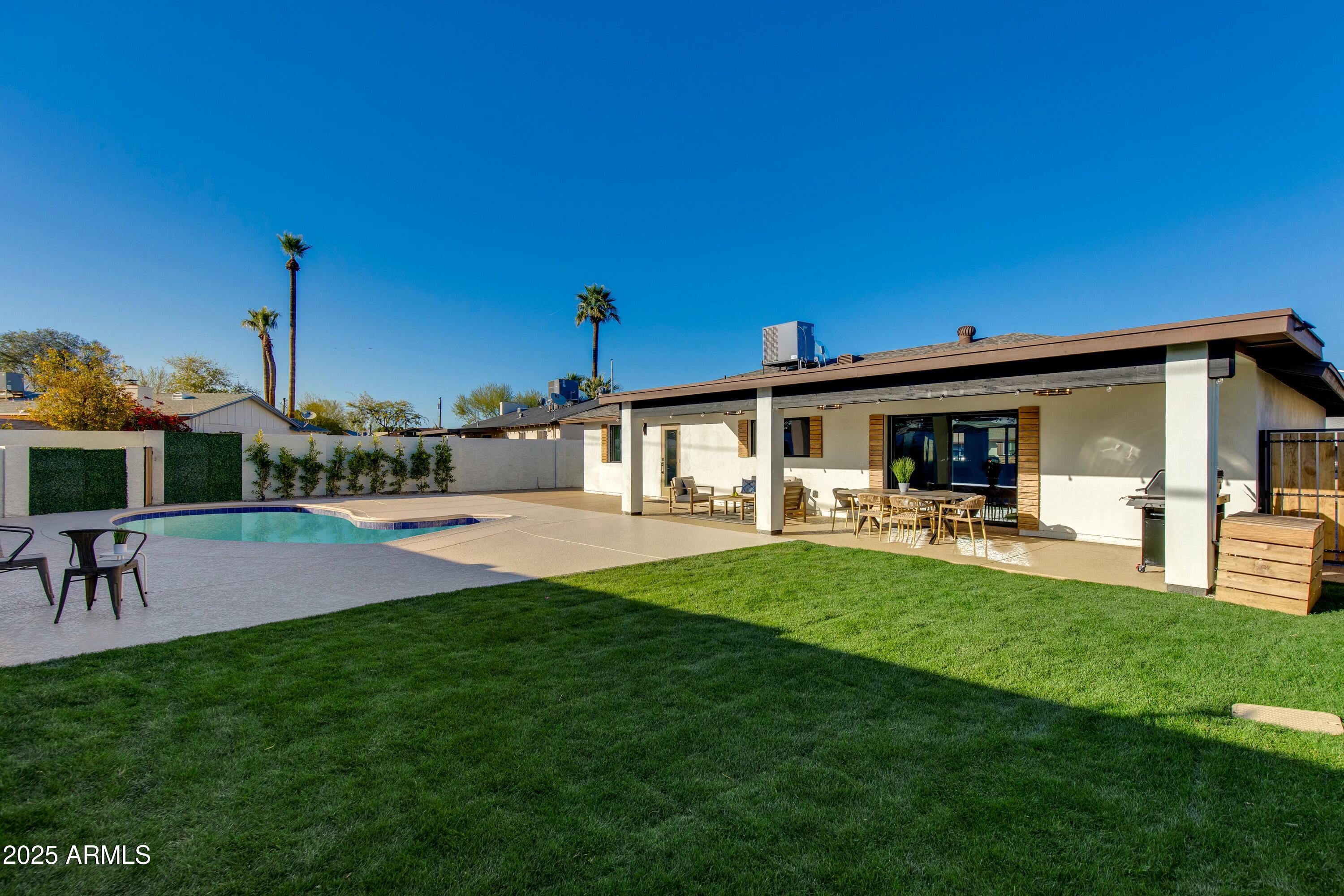 8233 E HUBBELL Street