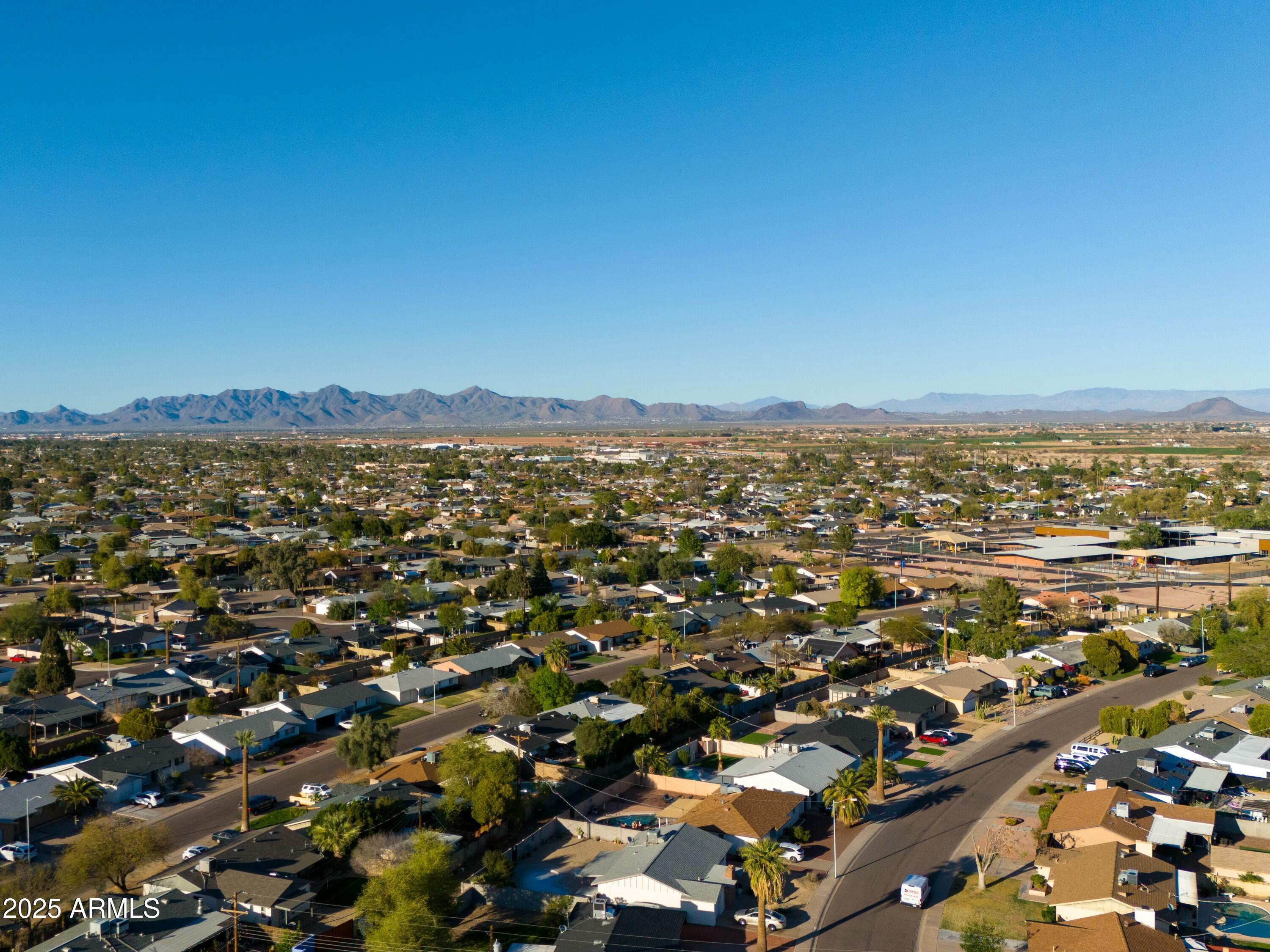 8233 E HUBBELL Street