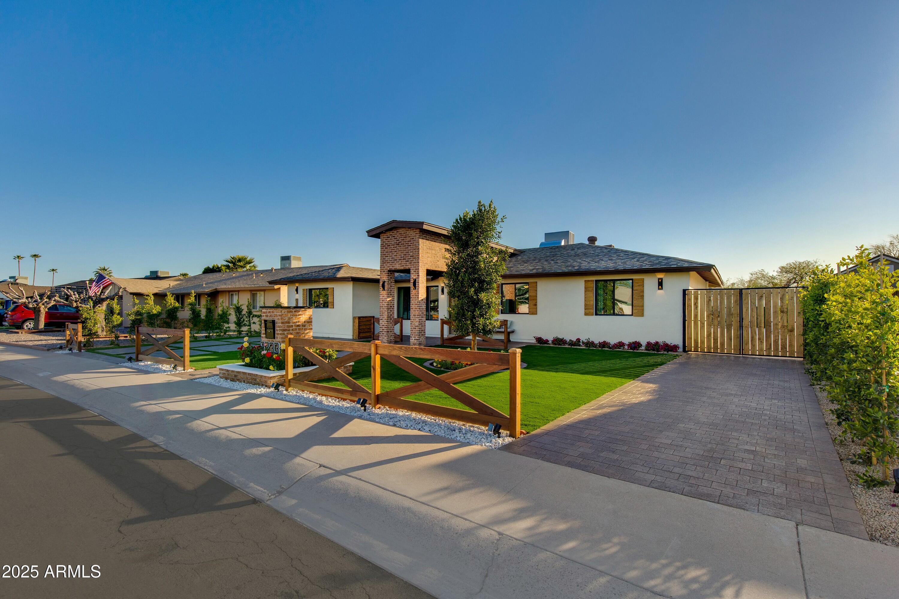 8233 E HUBBELL Street