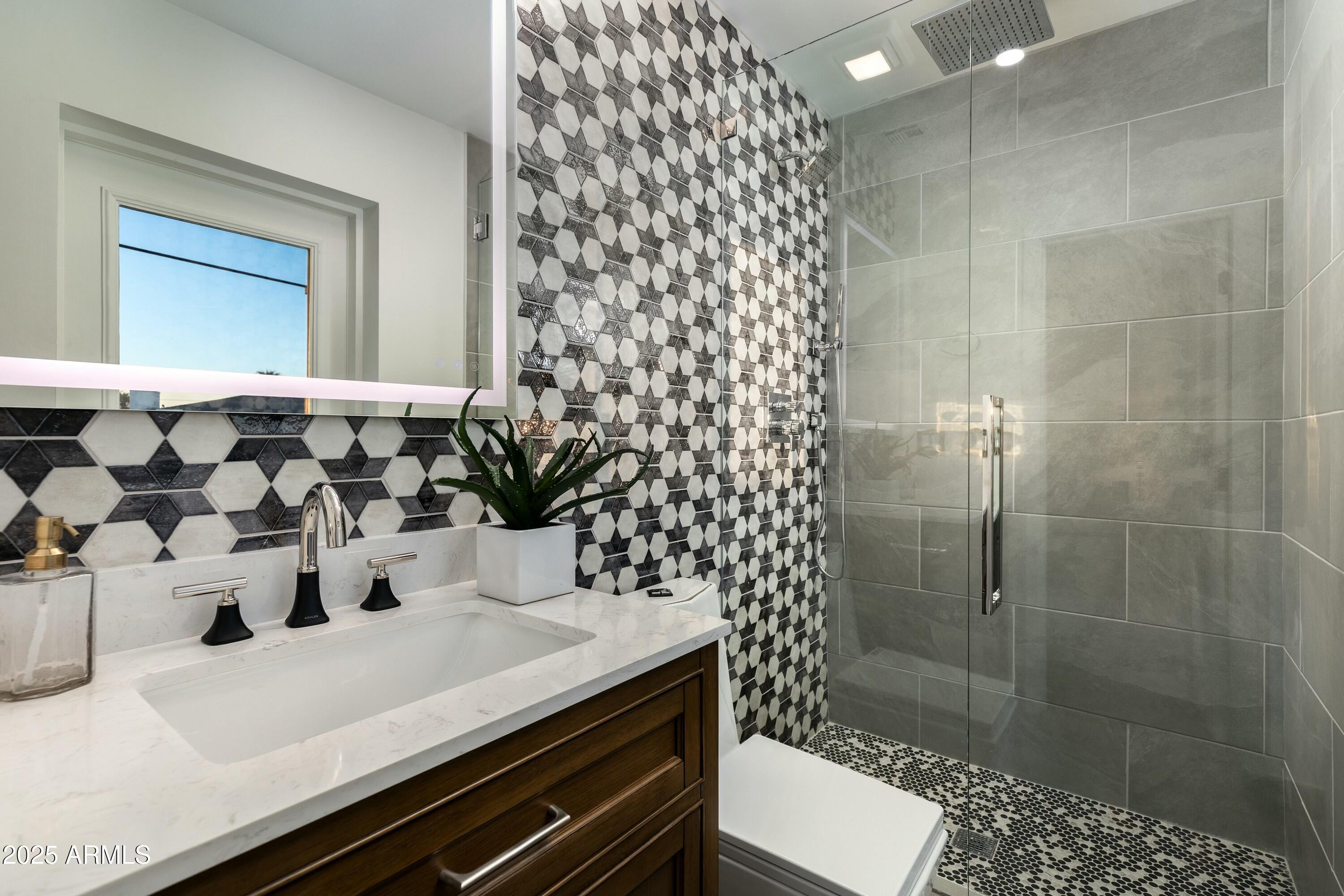 8233 E HUBBELL Street