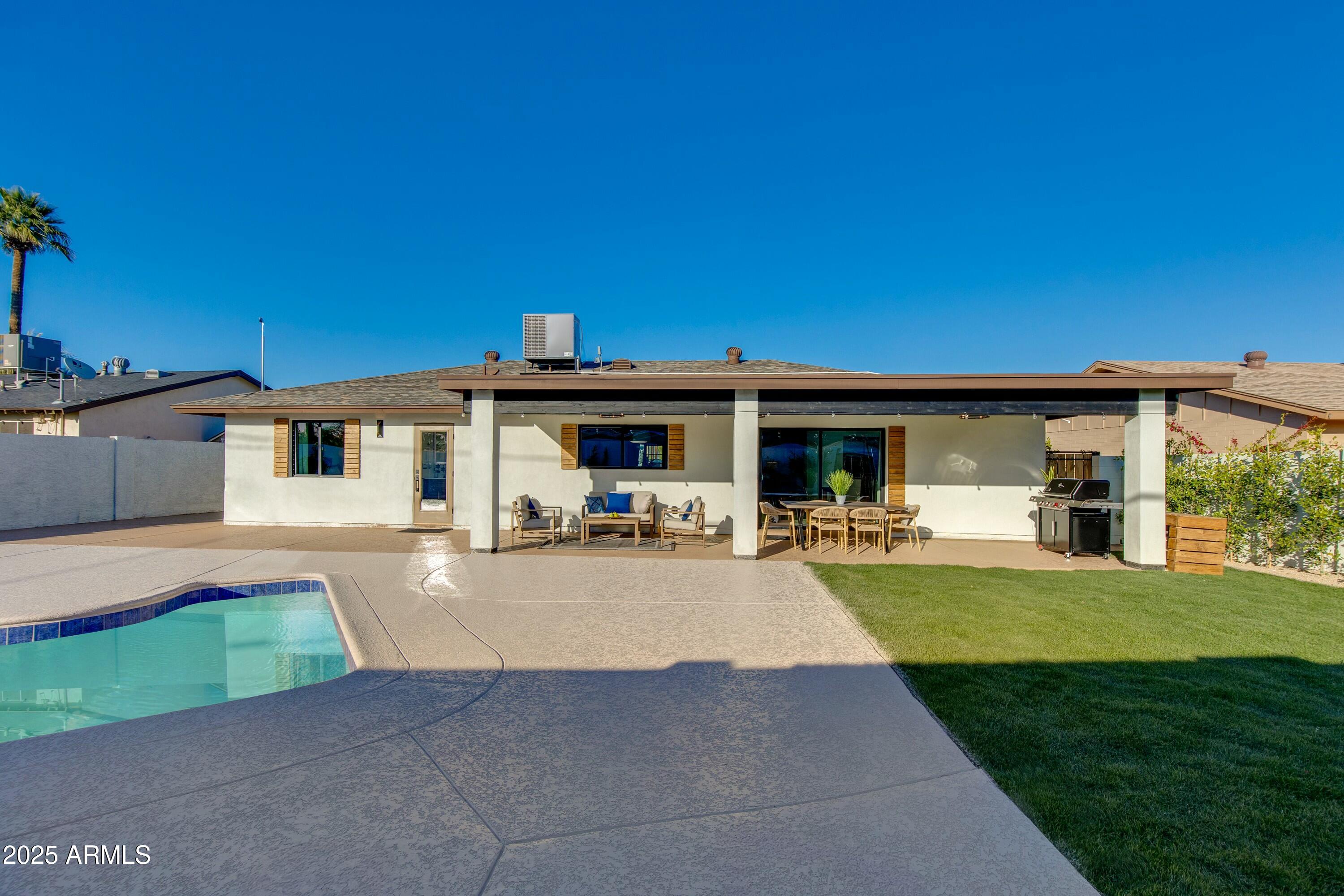 8233 E HUBBELL Street