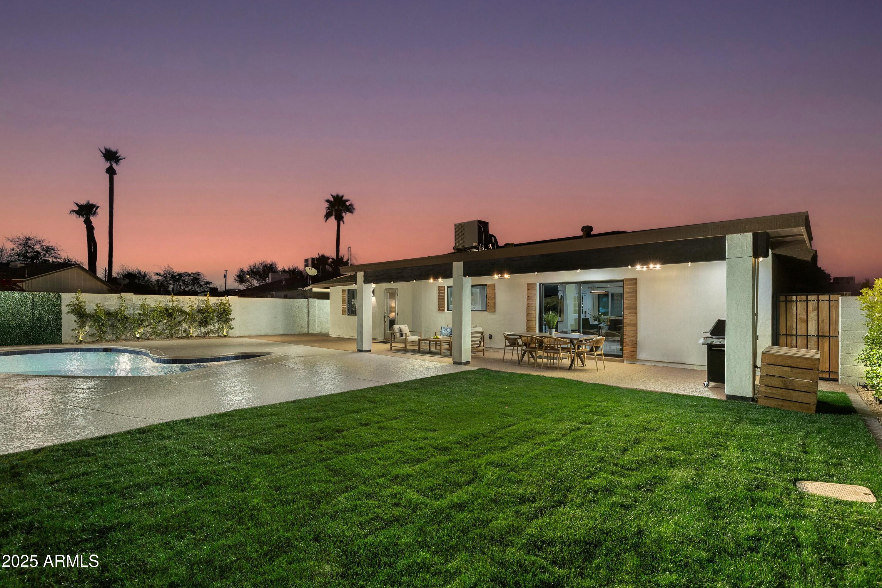 8233 E HUBBELL Street