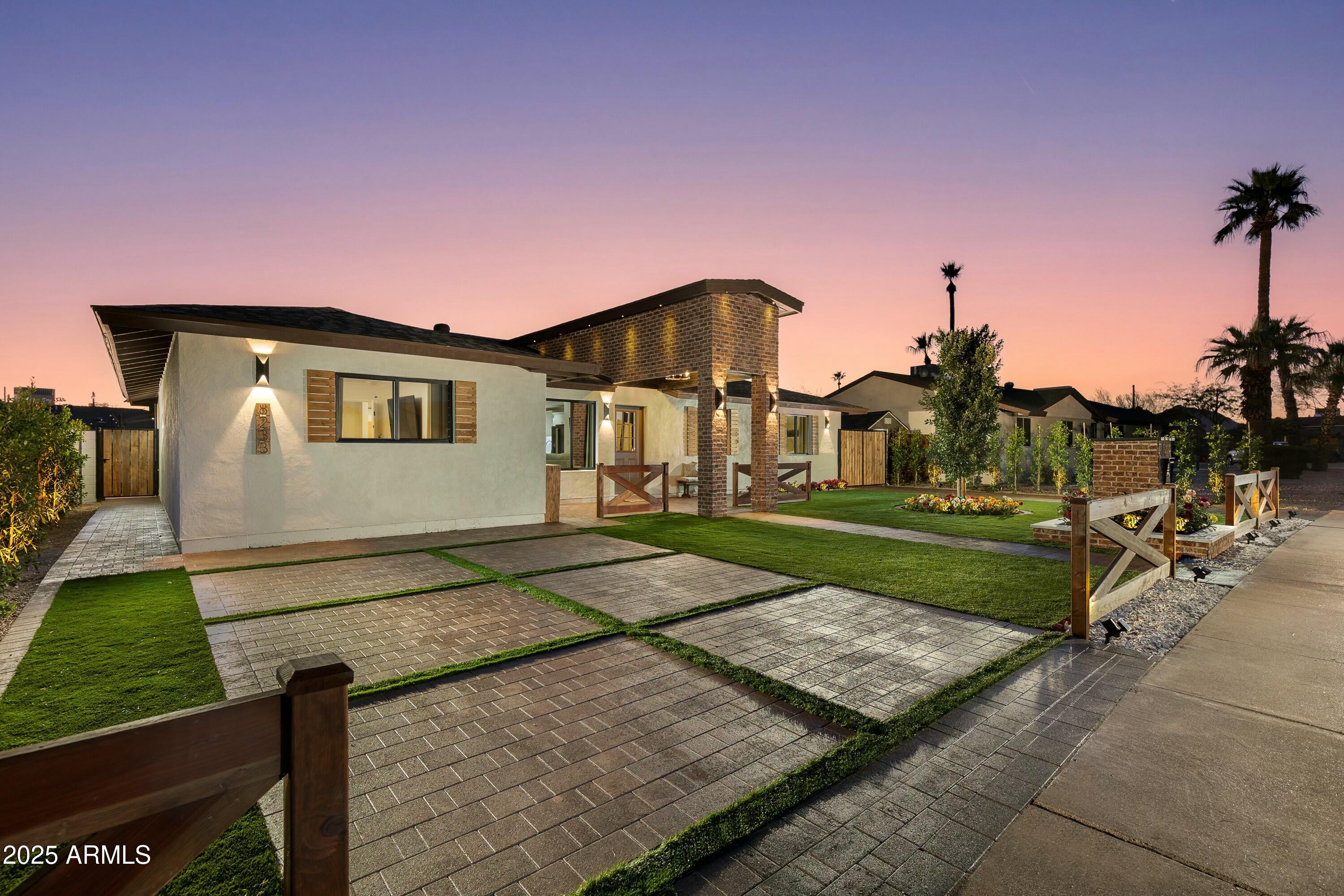 8233 E HUBBELL Street