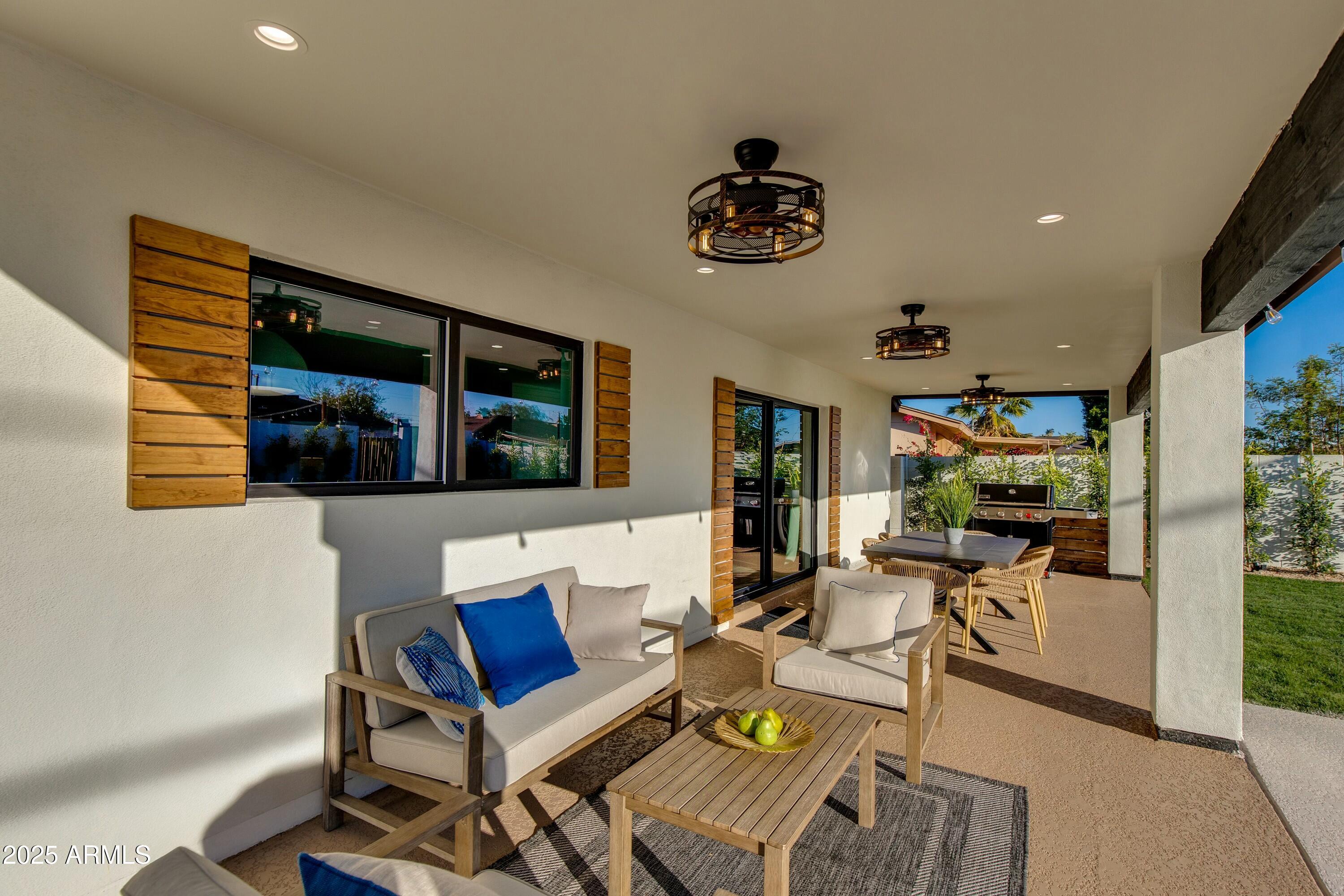 8233 E HUBBELL Street