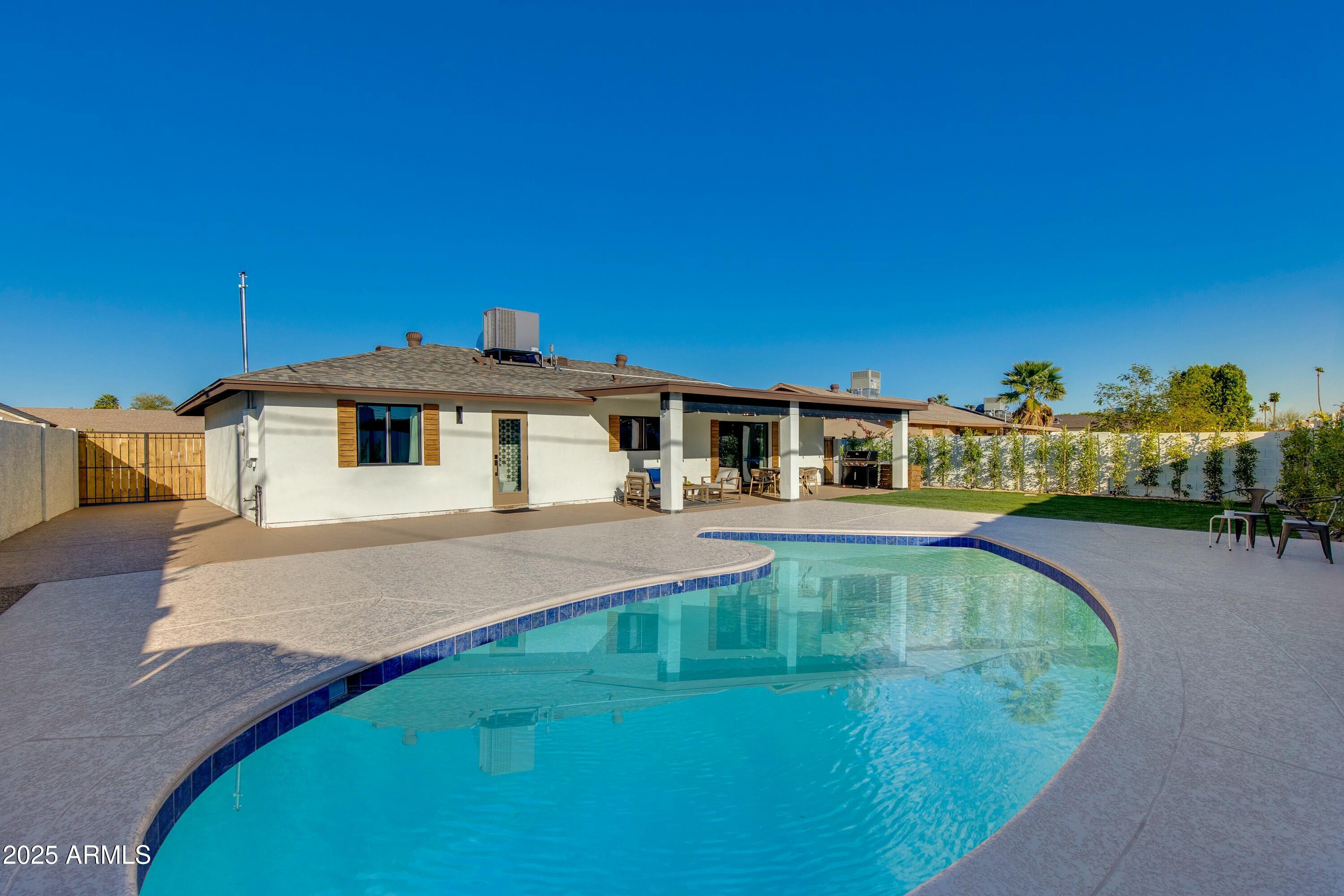 8233 E HUBBELL Street