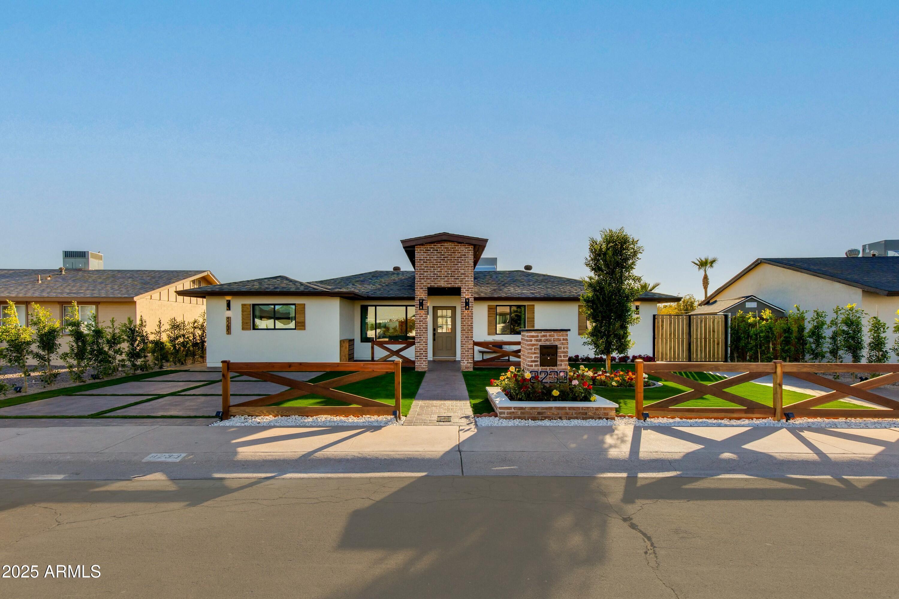 8233 E HUBBELL Street