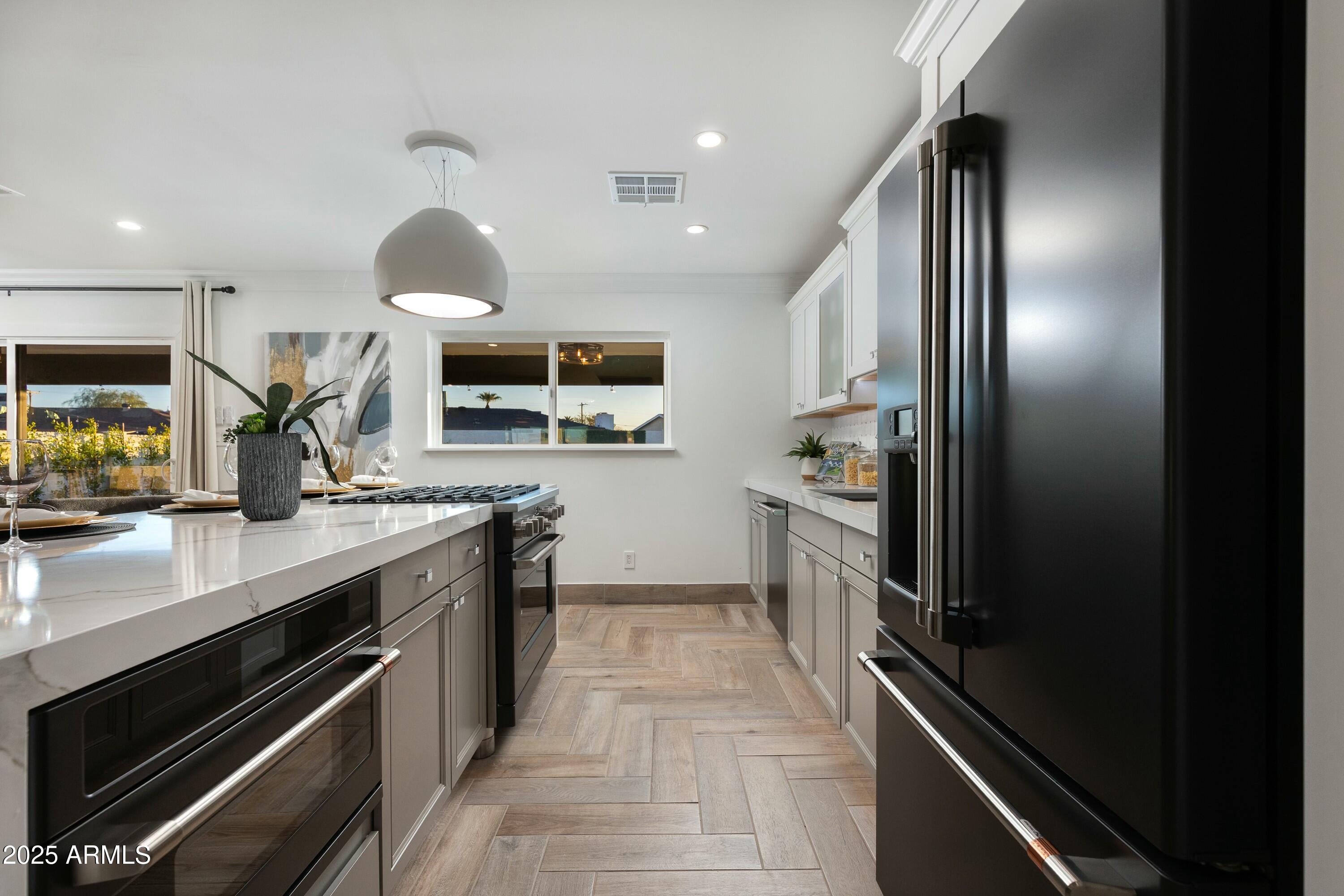 8233 E HUBBELL Street