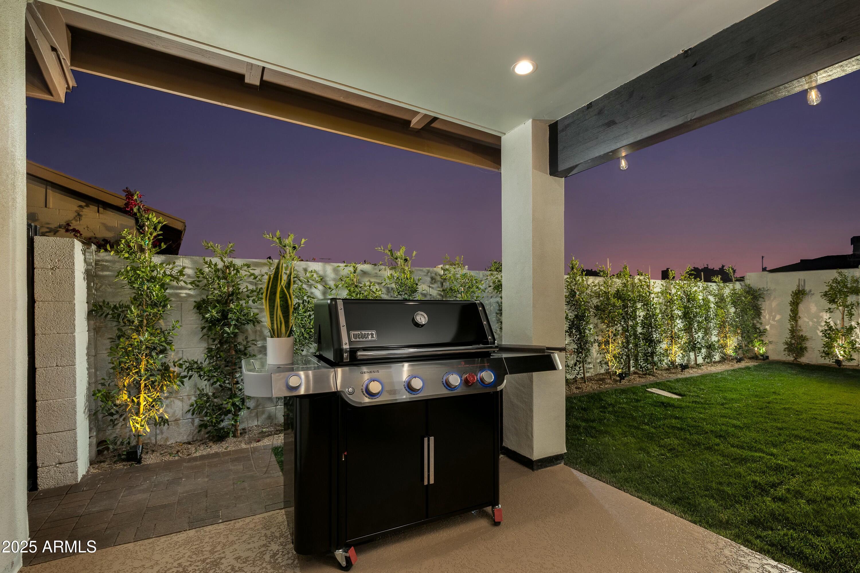 8233 E HUBBELL Street