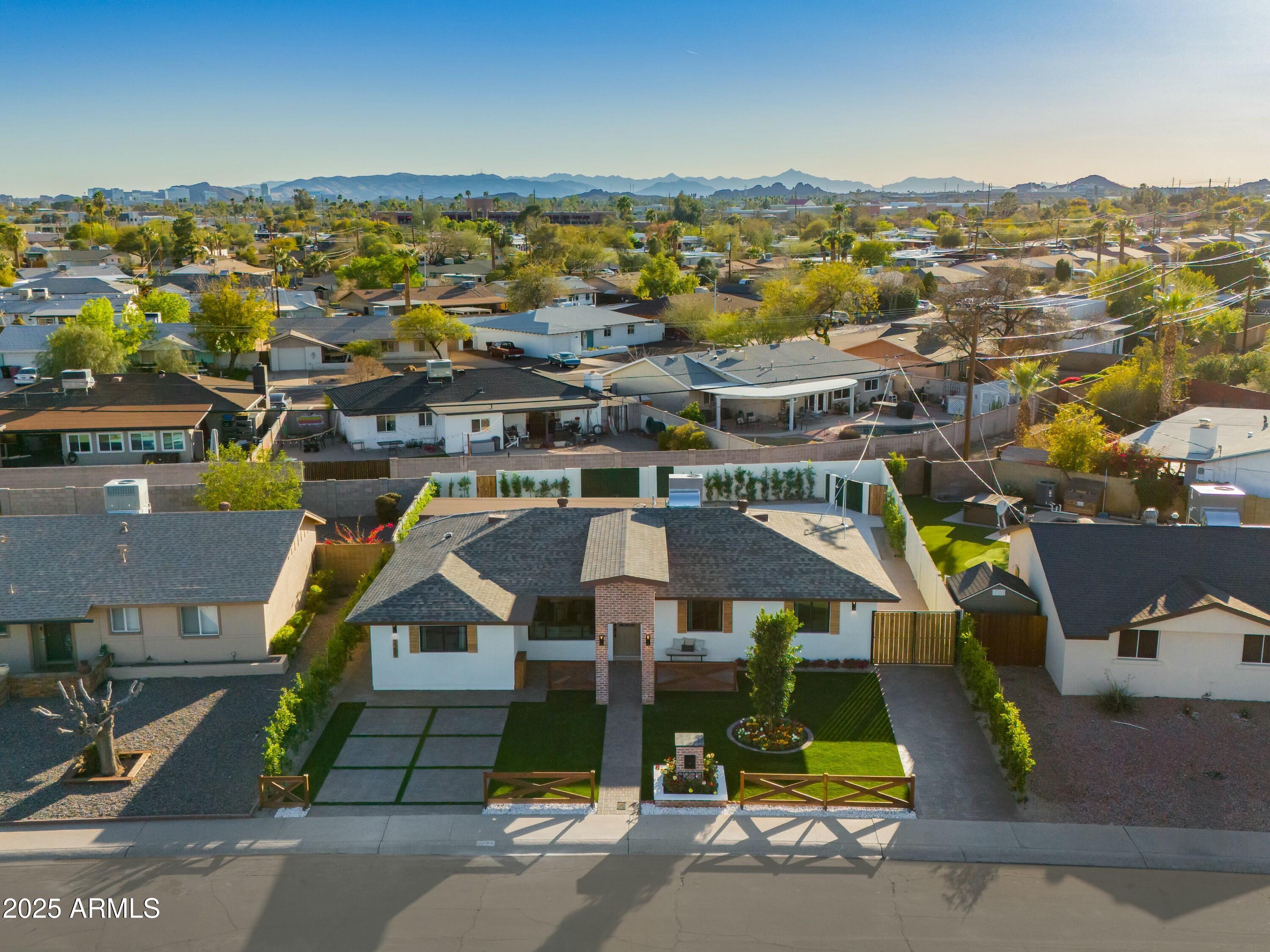 8233 E HUBBELL Street