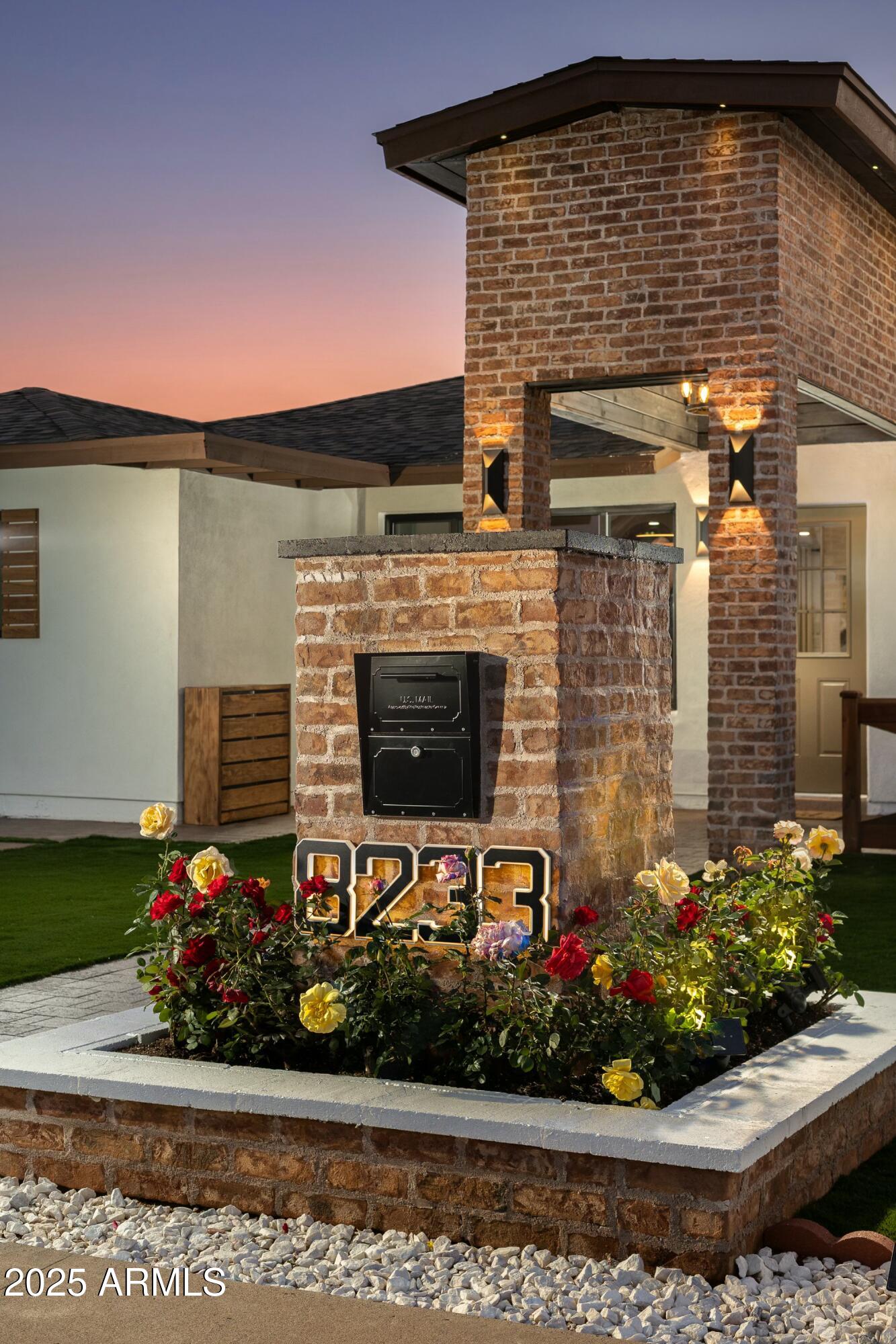 8233 E HUBBELL Street