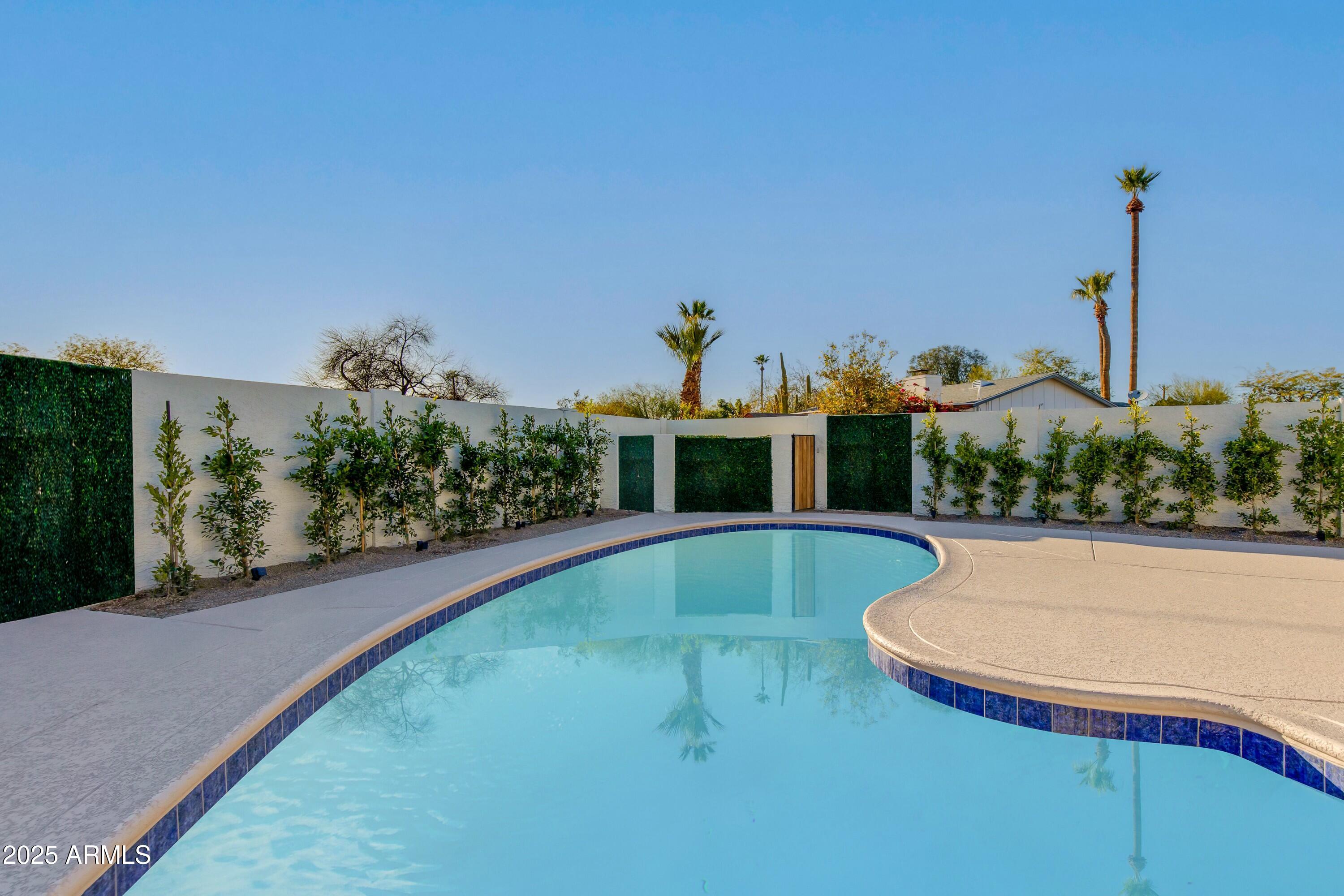 8233 E HUBBELL Street