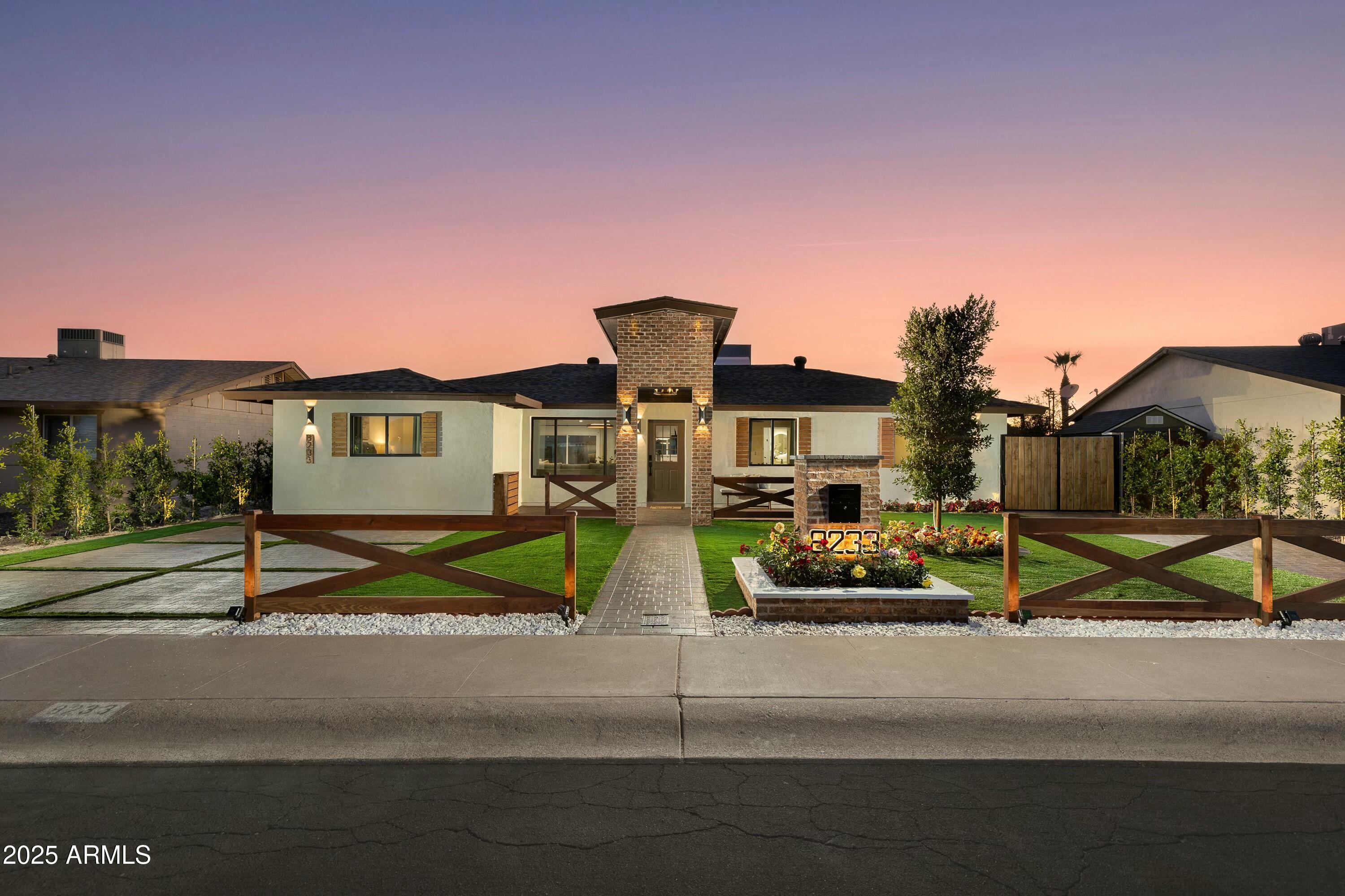 8233 E HUBBELL Street