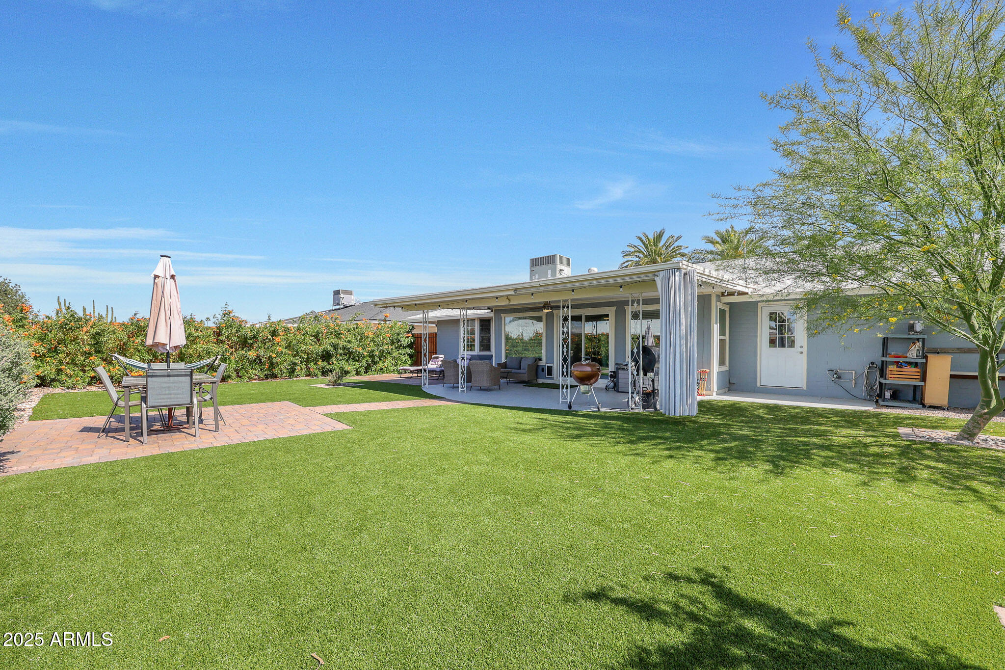 10204 W MISSION Lane