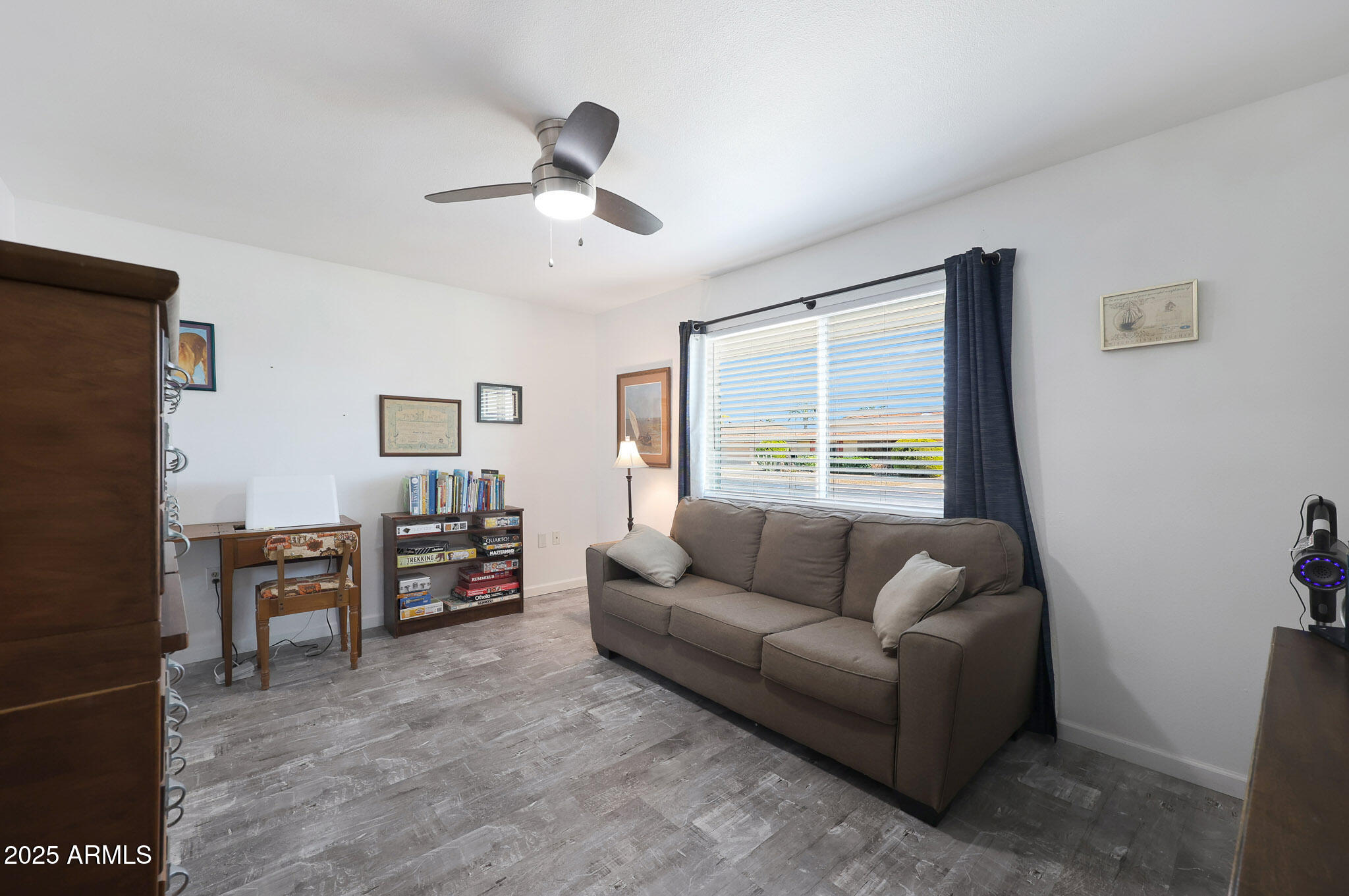 10204 W MISSION Lane