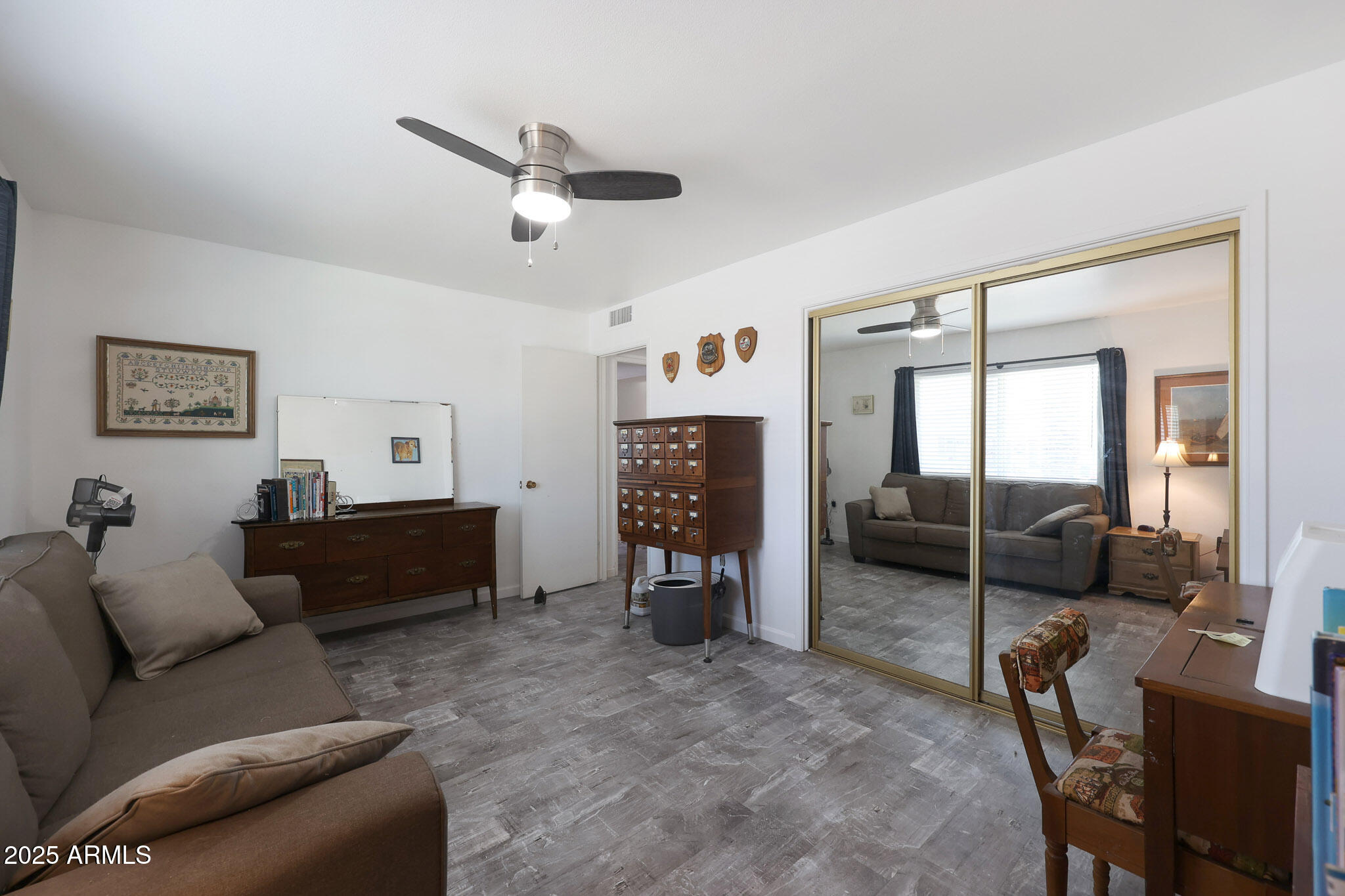 10204 W MISSION Lane