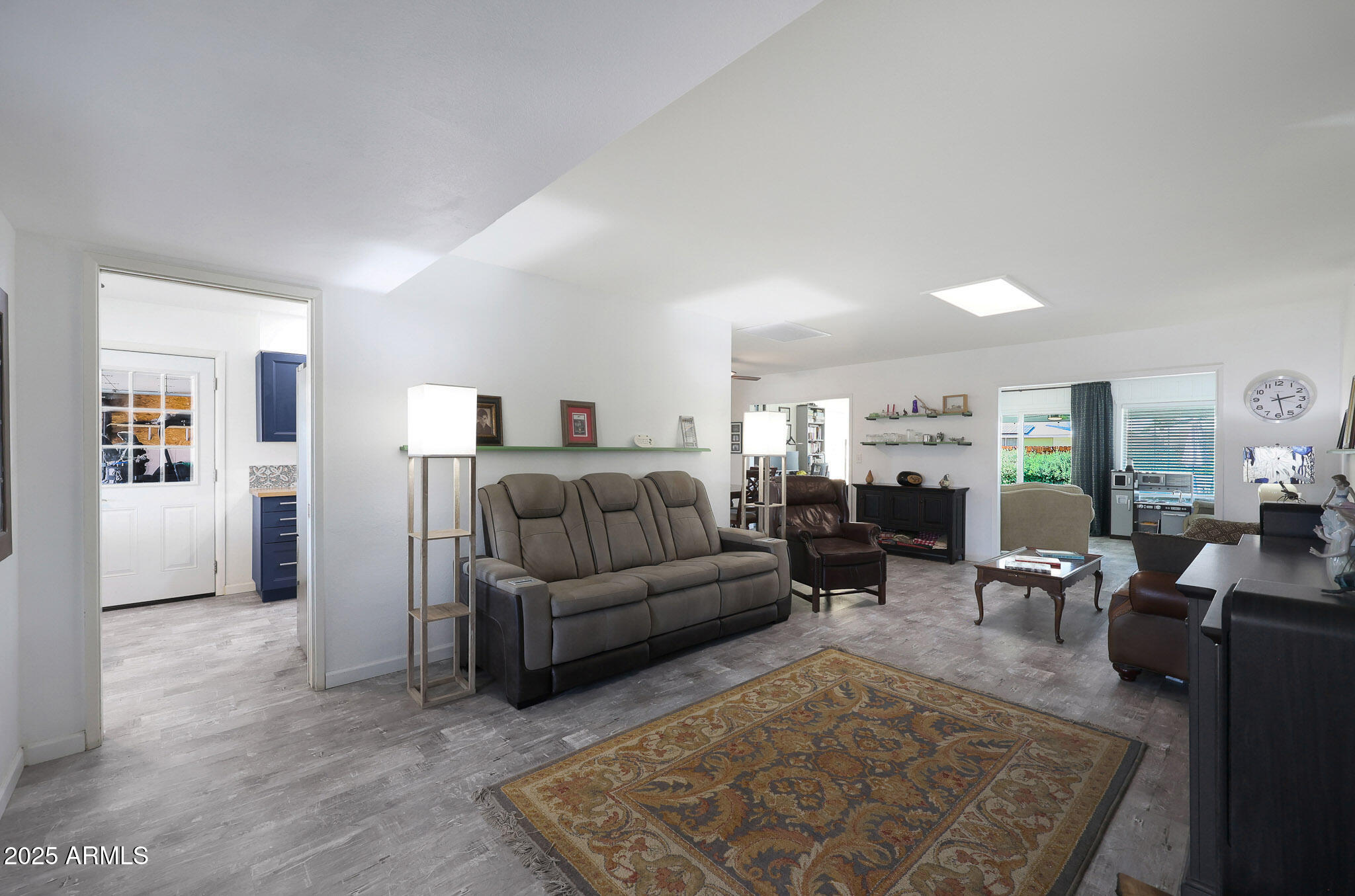 10204 W MISSION Lane