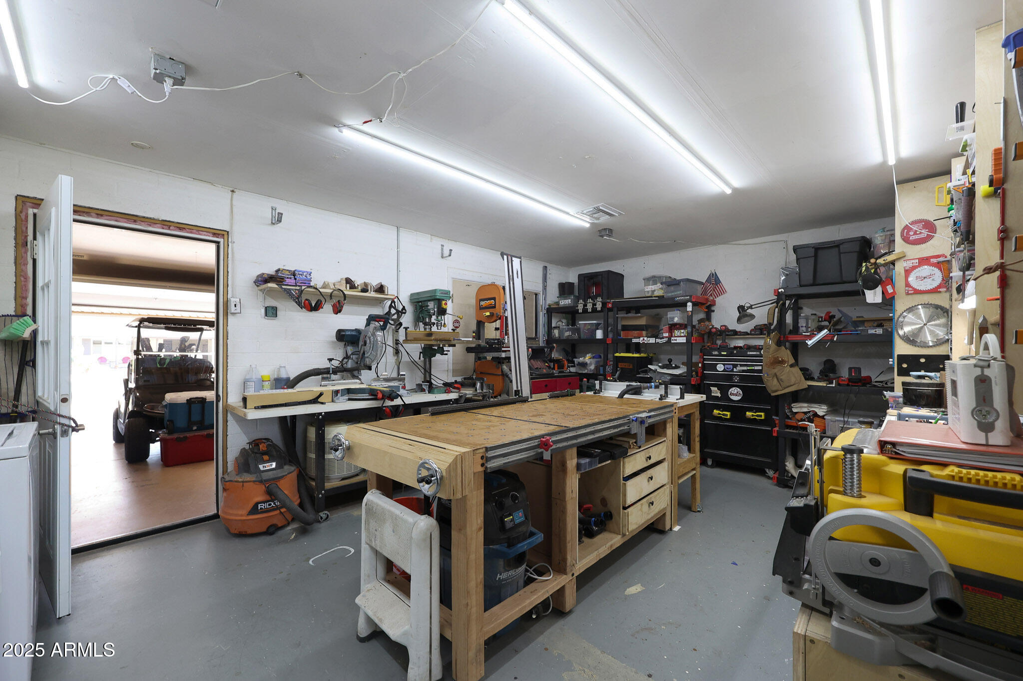 10204 W MISSION Lane