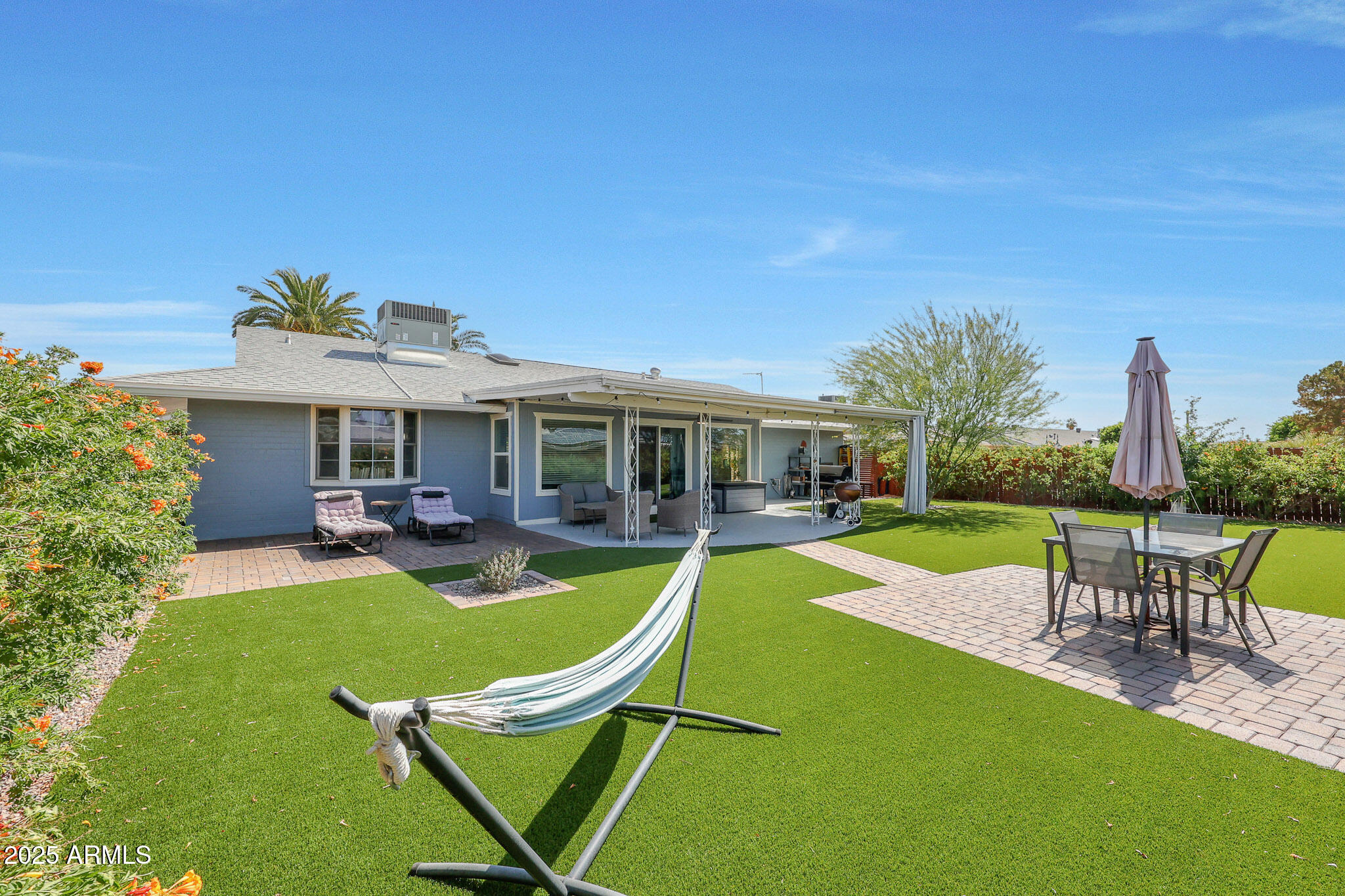 10204 W MISSION Lane